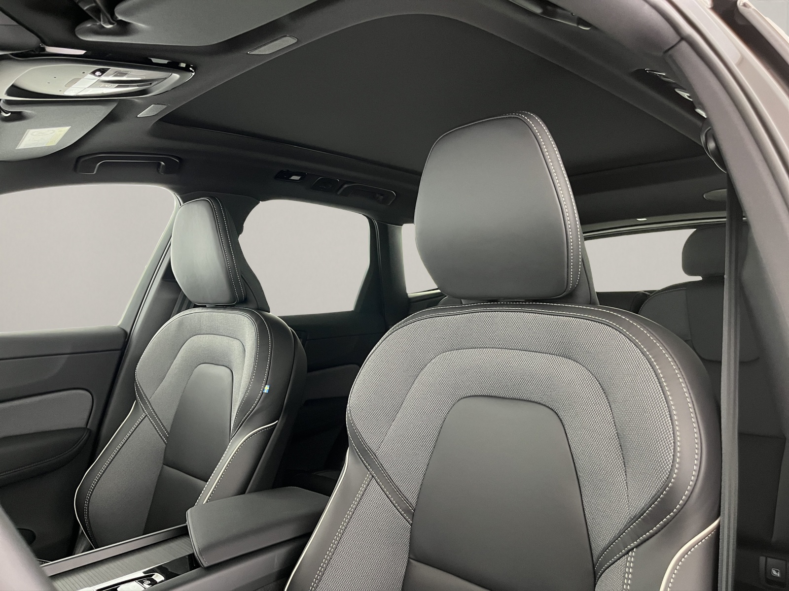 VOLVO XC60 2.0 T6 TE Black Edition eAWD-image-12