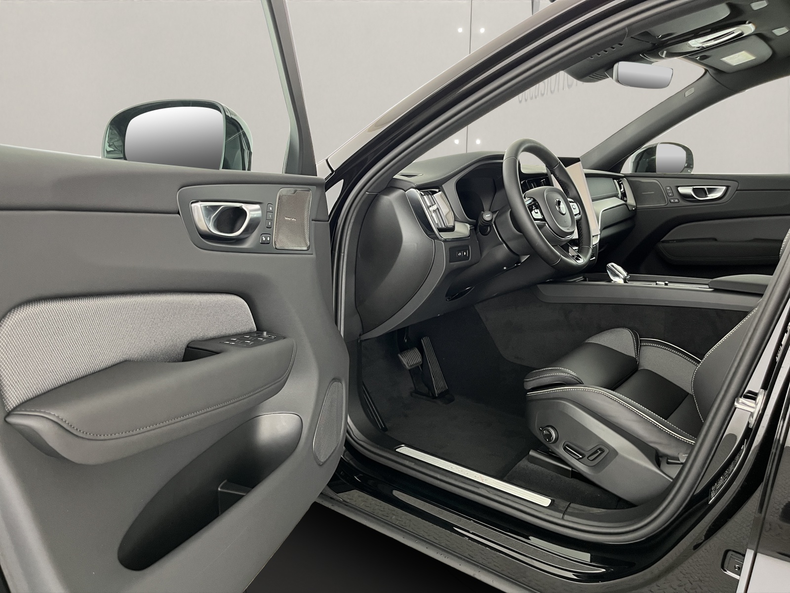 VOLVO XC60 2.0 T6 TE Black Edition eAWD-image-7