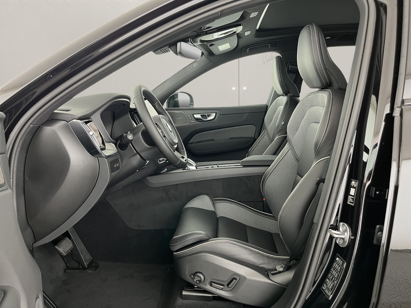 VOLVO XC60 2.0 T6 TE Black Edition eAWD-image-8