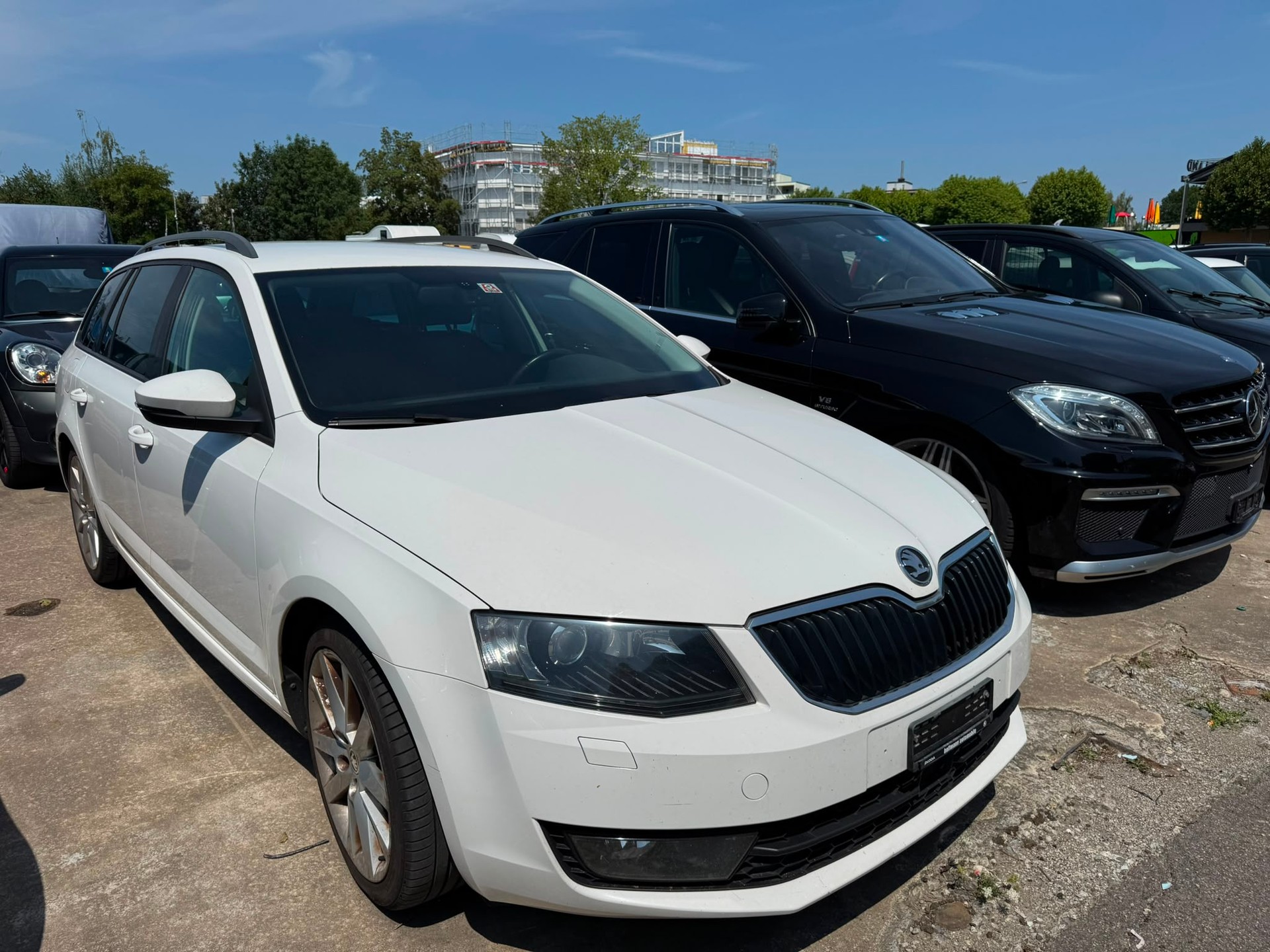 SKODA Octavia Combi 2.0 TDI Elegance DSG-image-2