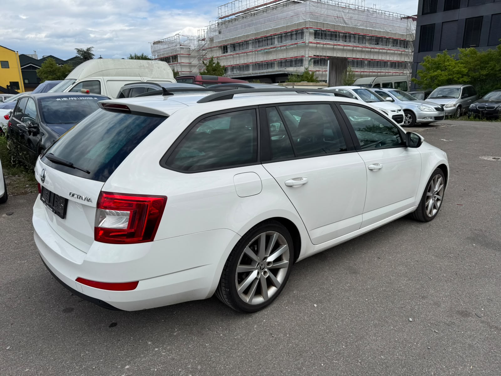 SKODA Octavia Combi 2.0 TDI Elegance DSG-image-3