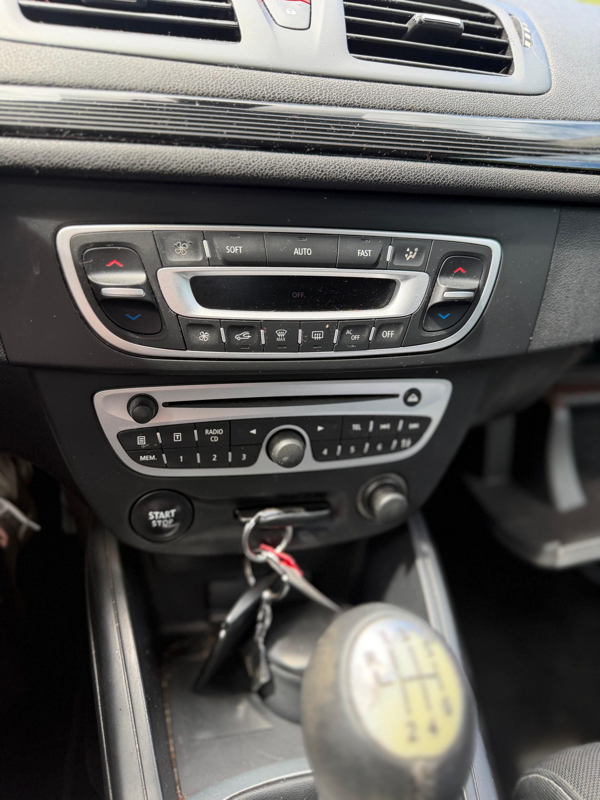 RENAULT Mégane 1.5 dCi Expression-image-8