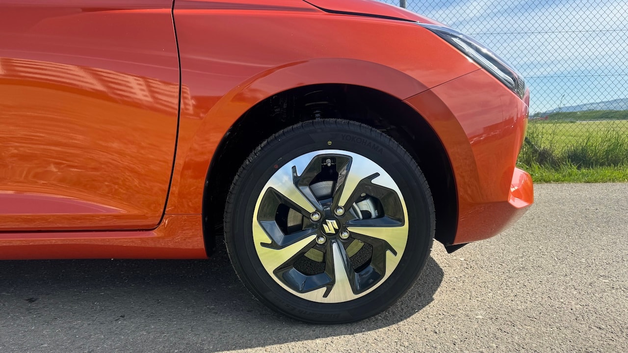 SUZUKI NEW SWIFT 1.2 COMPACT TOP HYBRID 4X4-image-10