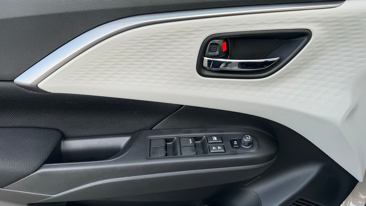 SUZUKI NEW SWIFT 1.2 COMPACT TOP HYBRID 4X4-image-29