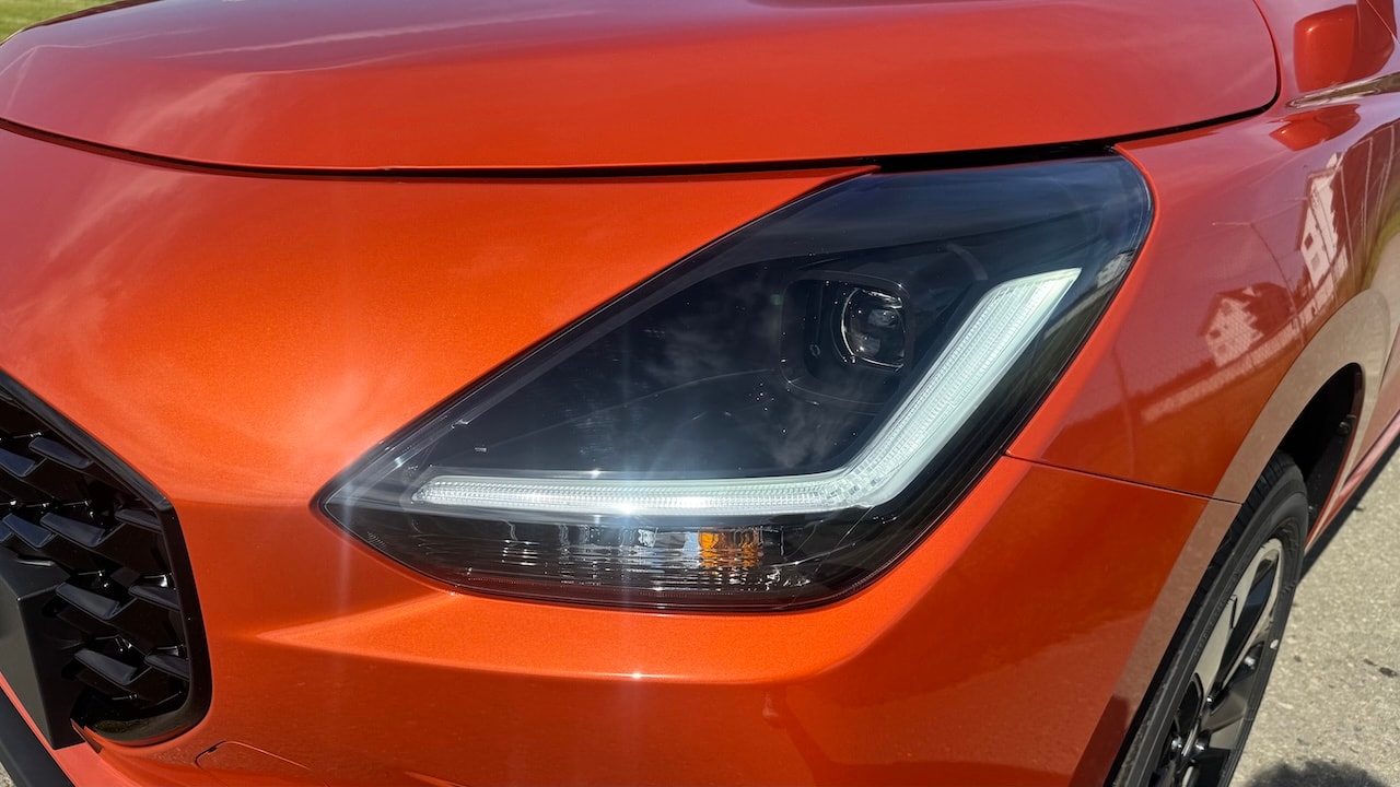SUZUKI NEW SWIFT 1.2 COMPACT TOP HYBRID 4X4-image-9