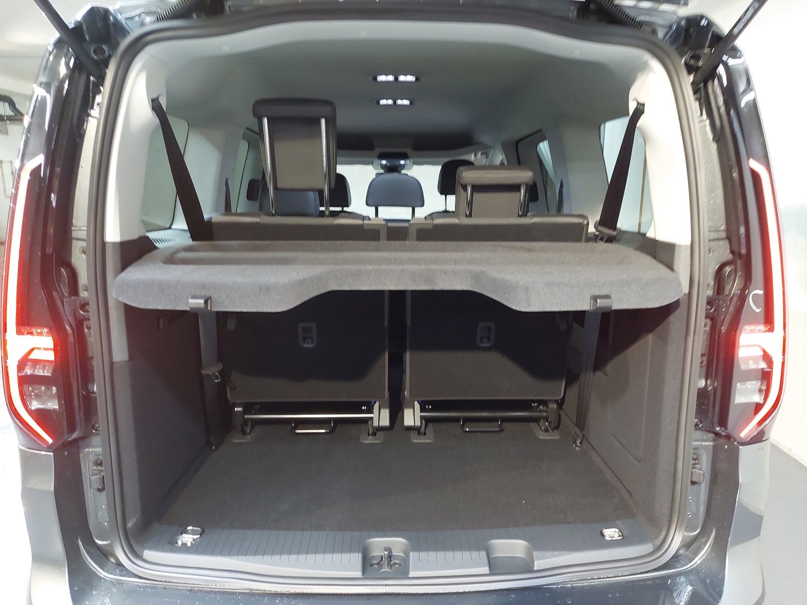 VW Caddy Maxi 2.0 TDI Style DSG-image-11