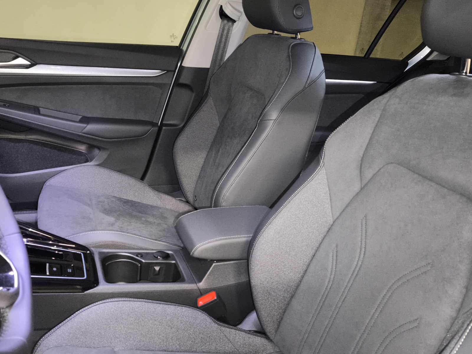 VW Golf 1.5 e TSI mHEV Style DSG-image-10