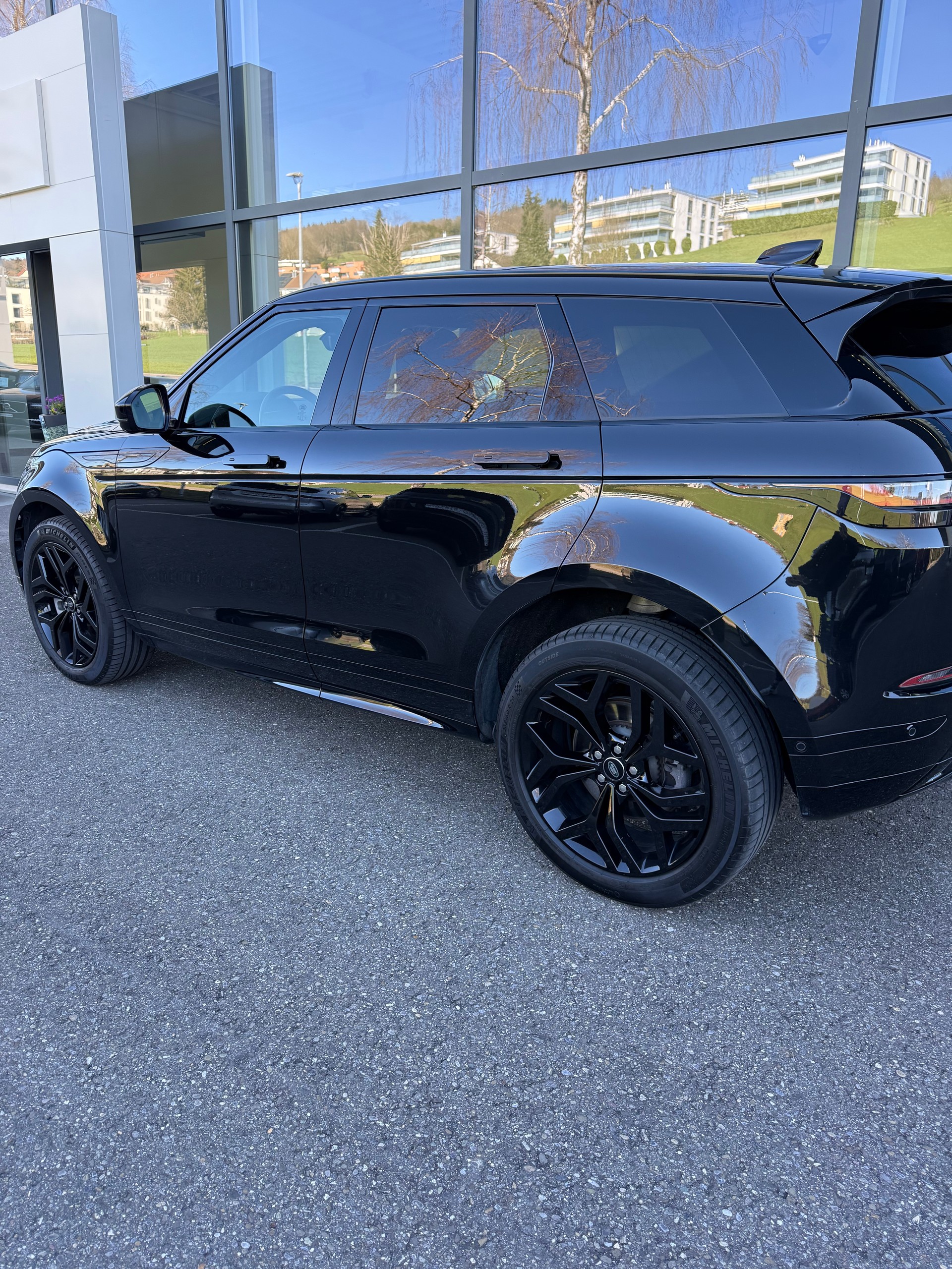 LAND ROVER 2.0 T 250 R-Dynamic SE-image-1