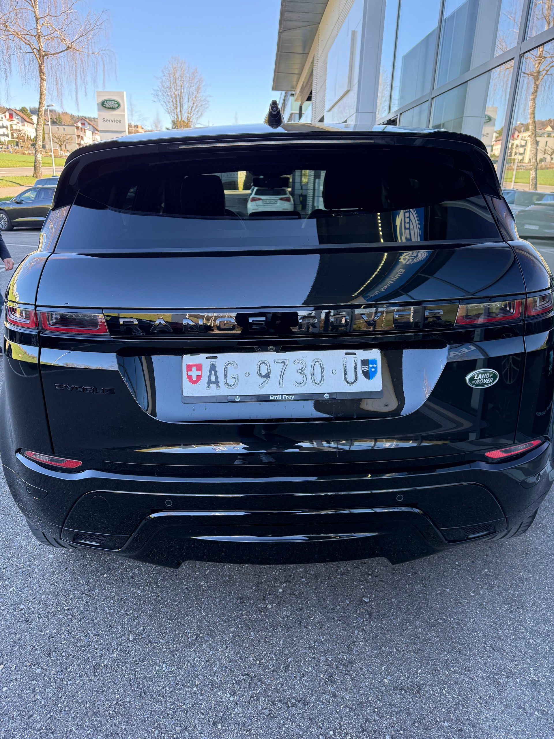 LAND ROVER 2.0 T 250 R-Dynamic SE-image-2