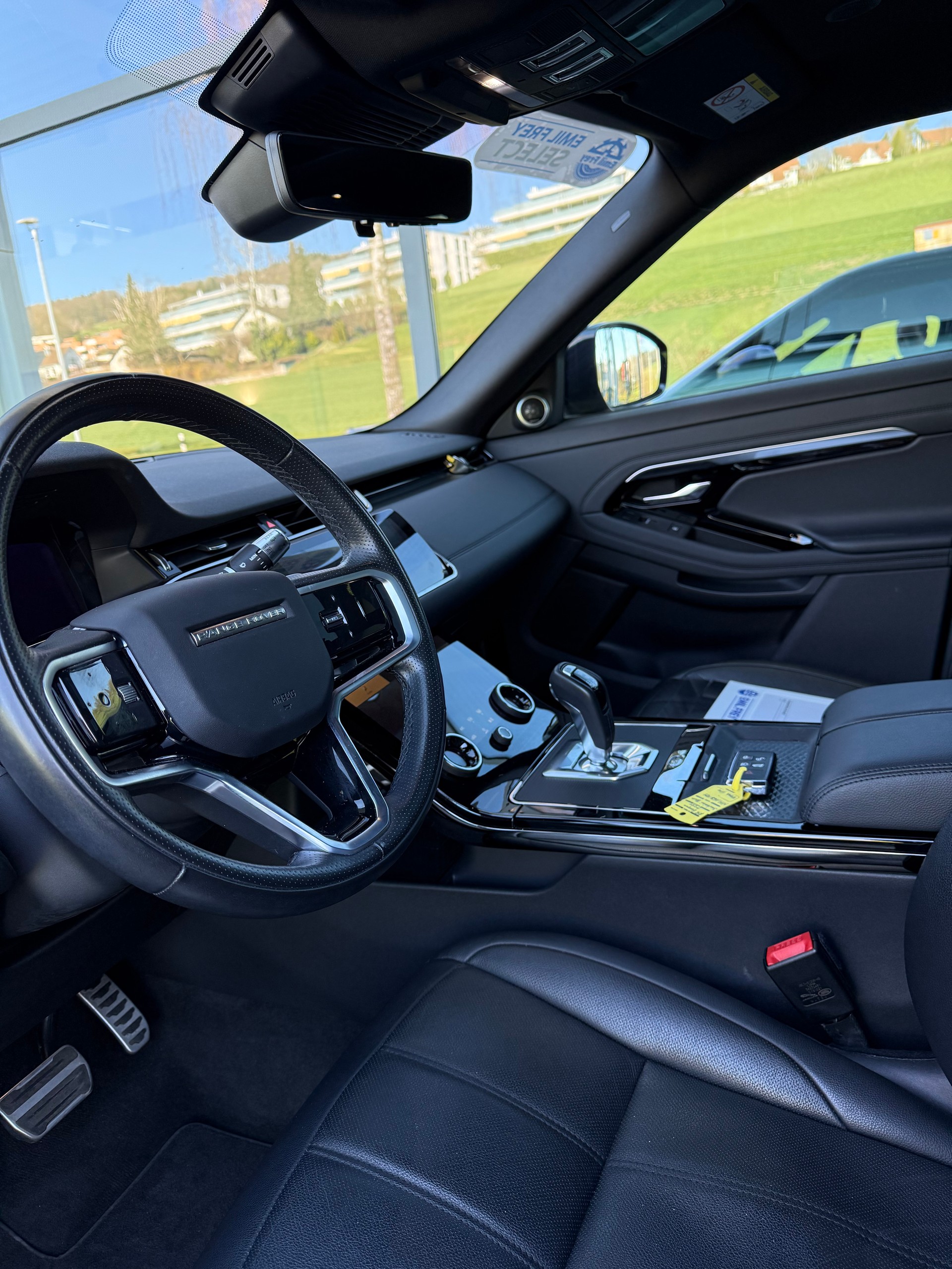 LAND ROVER 2.0 T 250 R-Dynamic SE-image-3