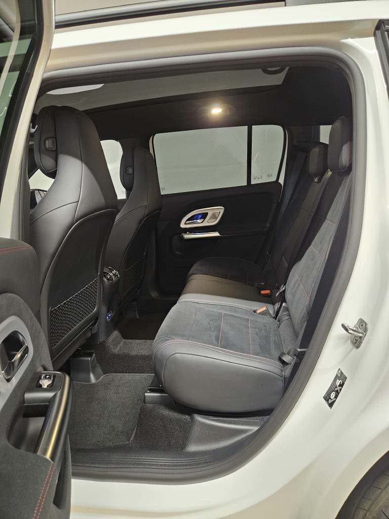 MERCEDES-BENZ GLB 220 4Matic-image-6