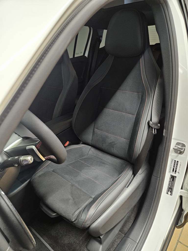 MERCEDES-BENZ GLB 220 4Matic-image-15