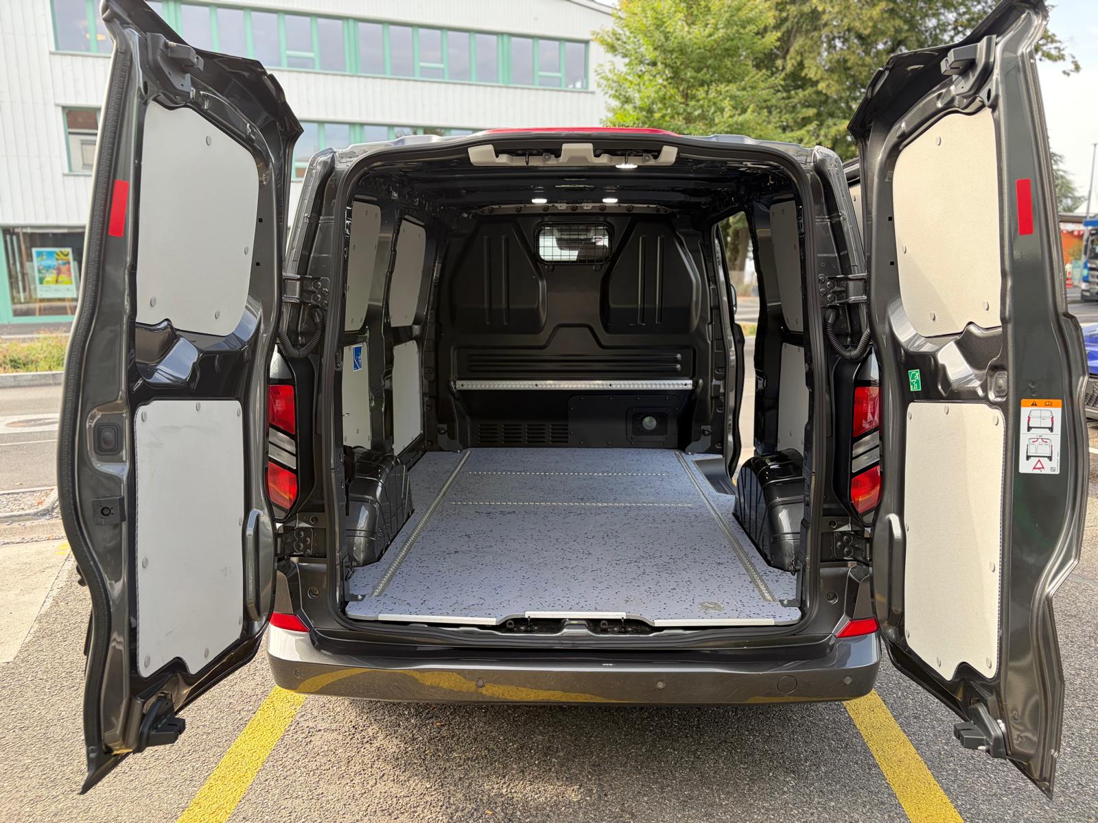 FORD Transit Custom Van PHEV 320 L1H1 Limited Automat-image-10