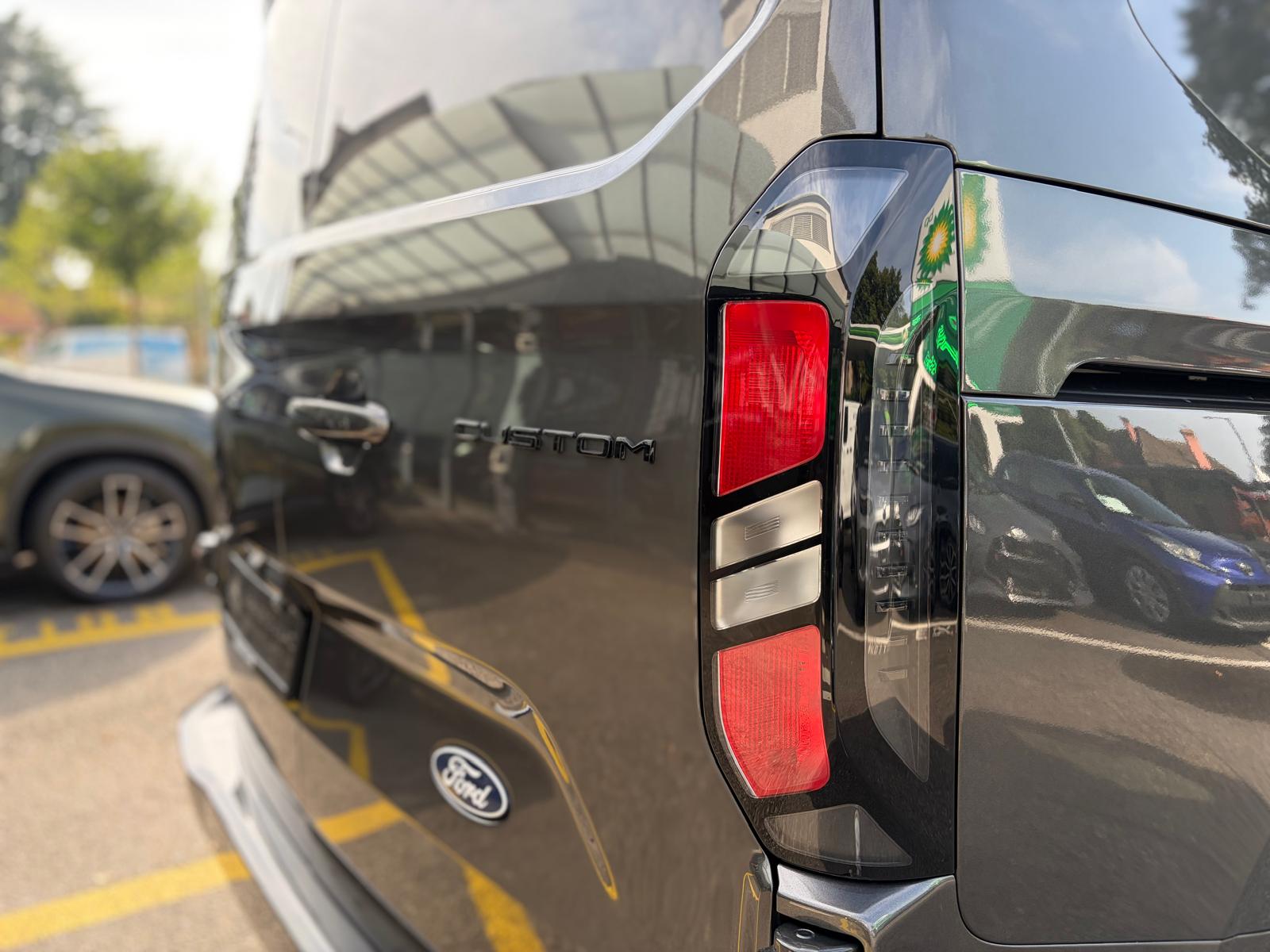 FORD Transit Custom Van PHEV 320 L1H1 Limited Automat-image-4