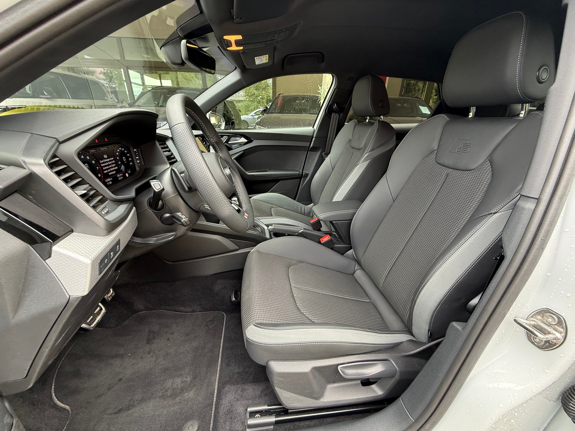 AUDI A1 Sportback 30 TFSI S Line Attraction S-tronic-image-9