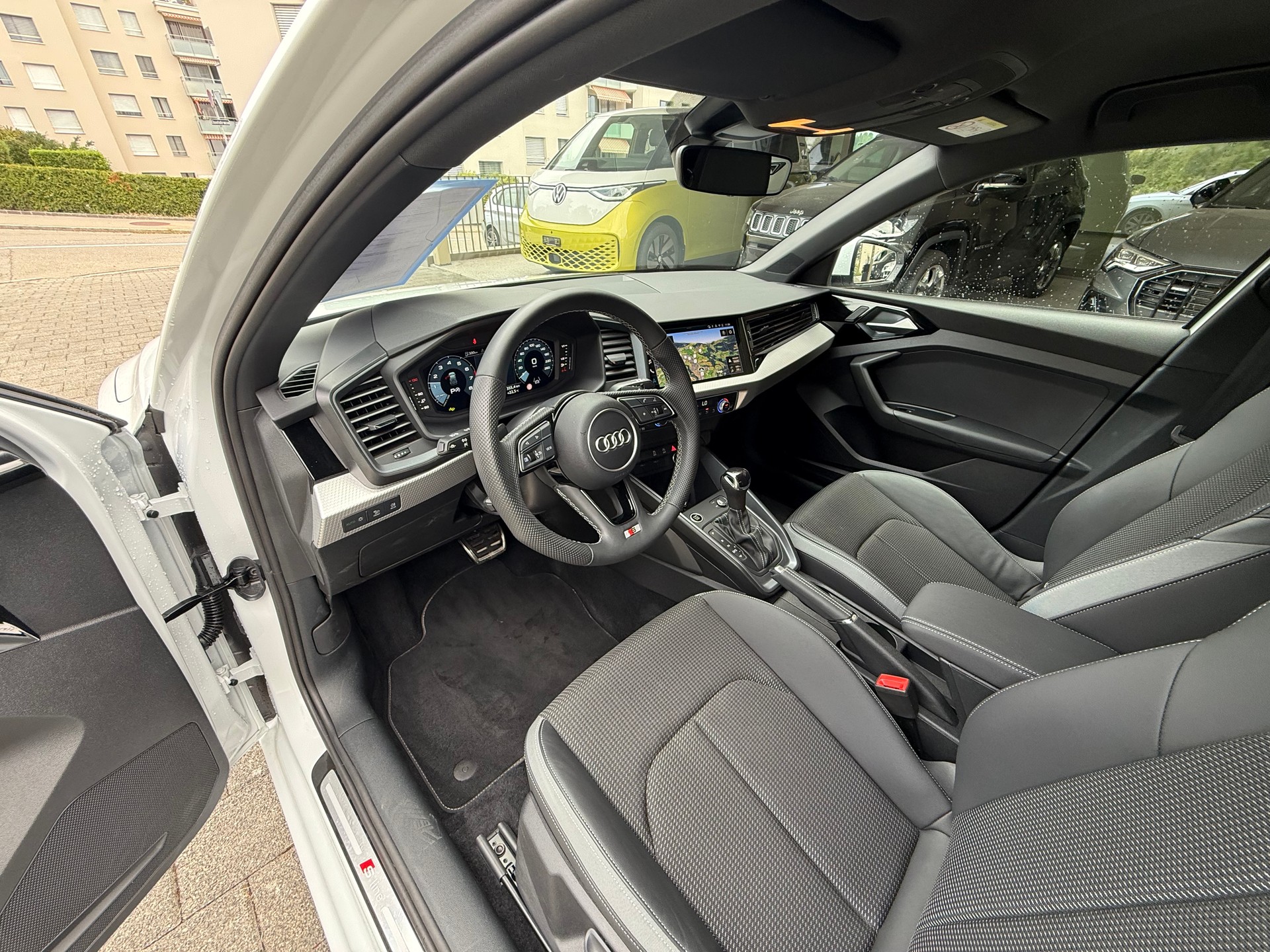 AUDI A1 Sportback 30 TFSI S Line Attraction S-tronic-image-4