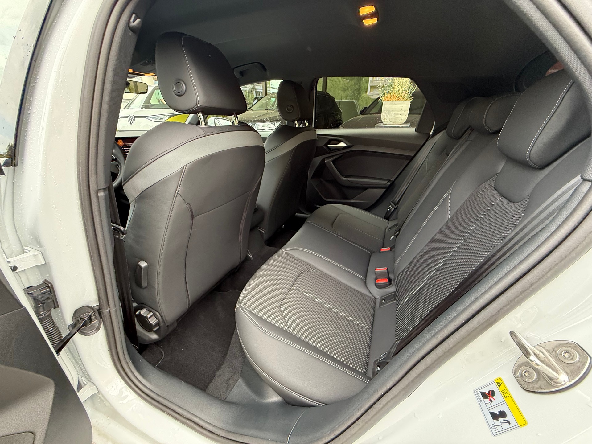 AUDI A1 Sportback 30 TFSI S Line Attraction S-tronic-image-10