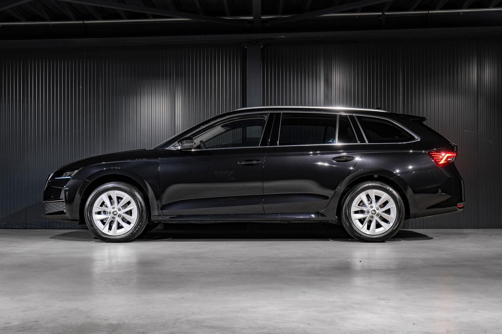 SKODA Octavia Combi 1.5 TSI mHEV DSG Selection-image-8