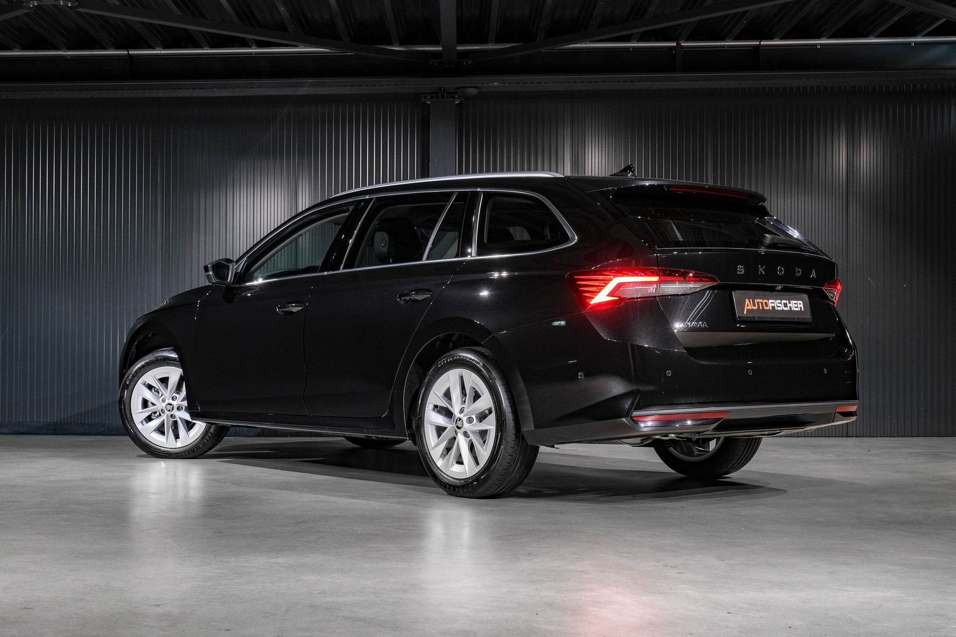 SKODA Octavia Combi 1.5 TSI mHEV DSG Selection-image-1
