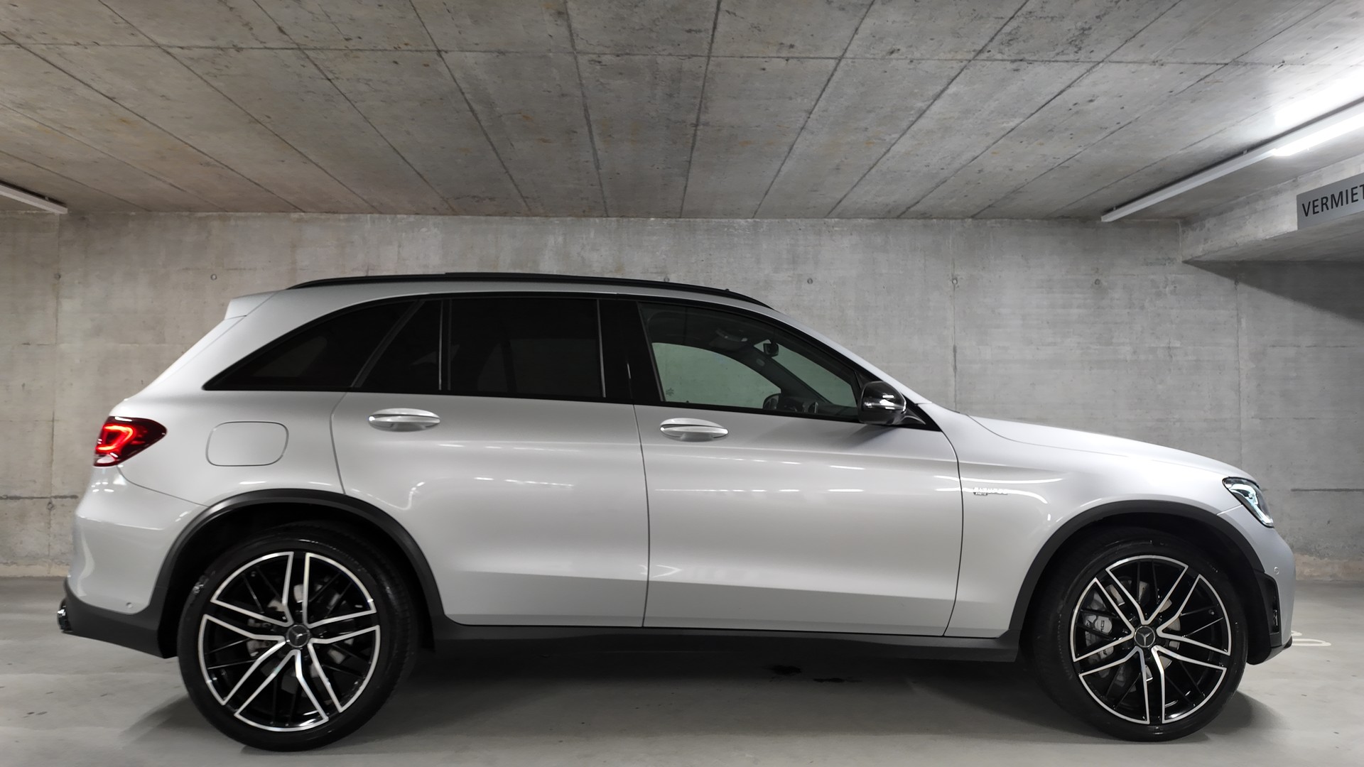 MERCEDES-BENZ GLC 43 AMG 4Matic 9G-Tronic-showroom-element-3
