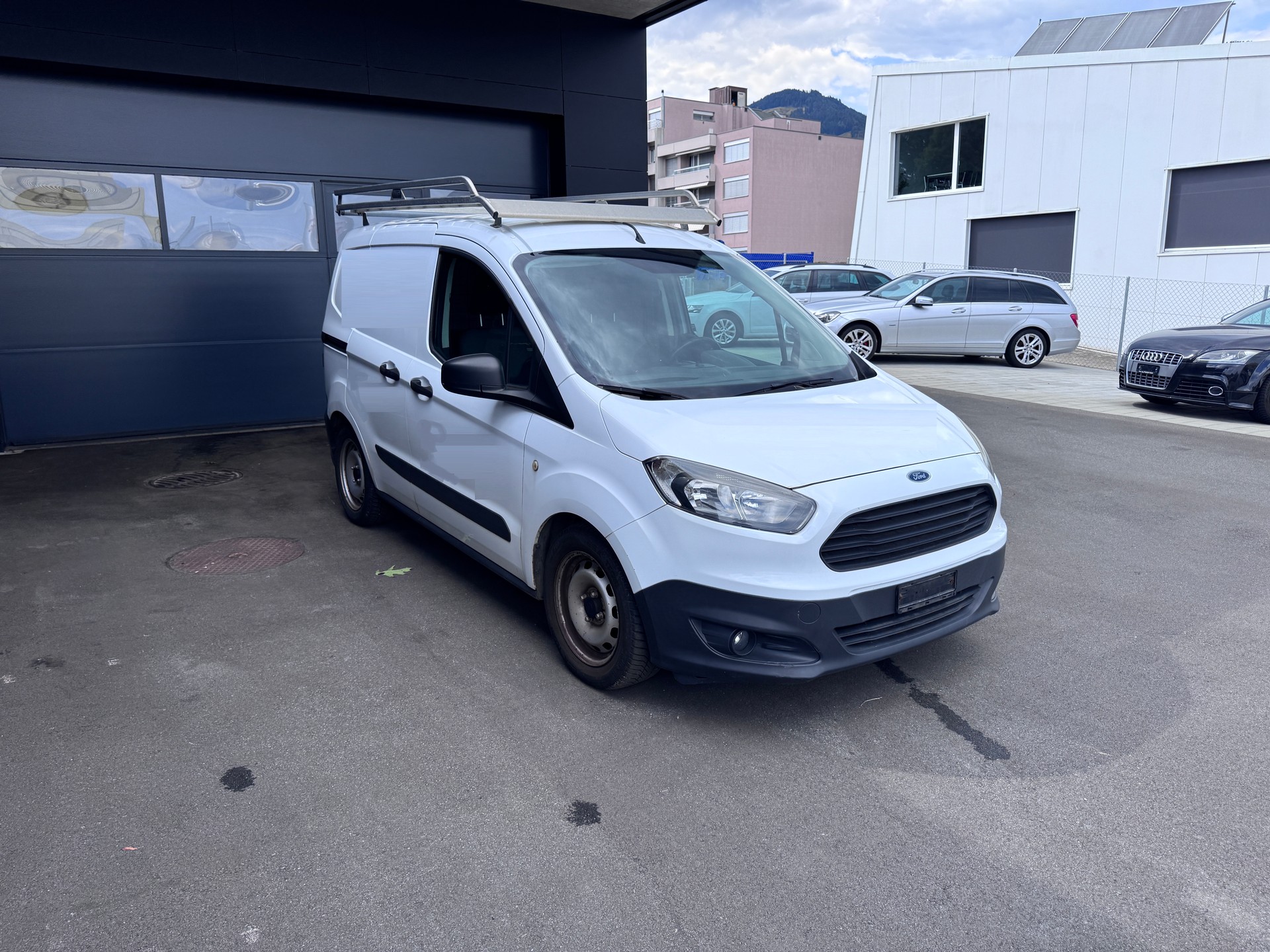 FORD Transit Courier Van 1.0 EcoBoost Ambiente-image-1