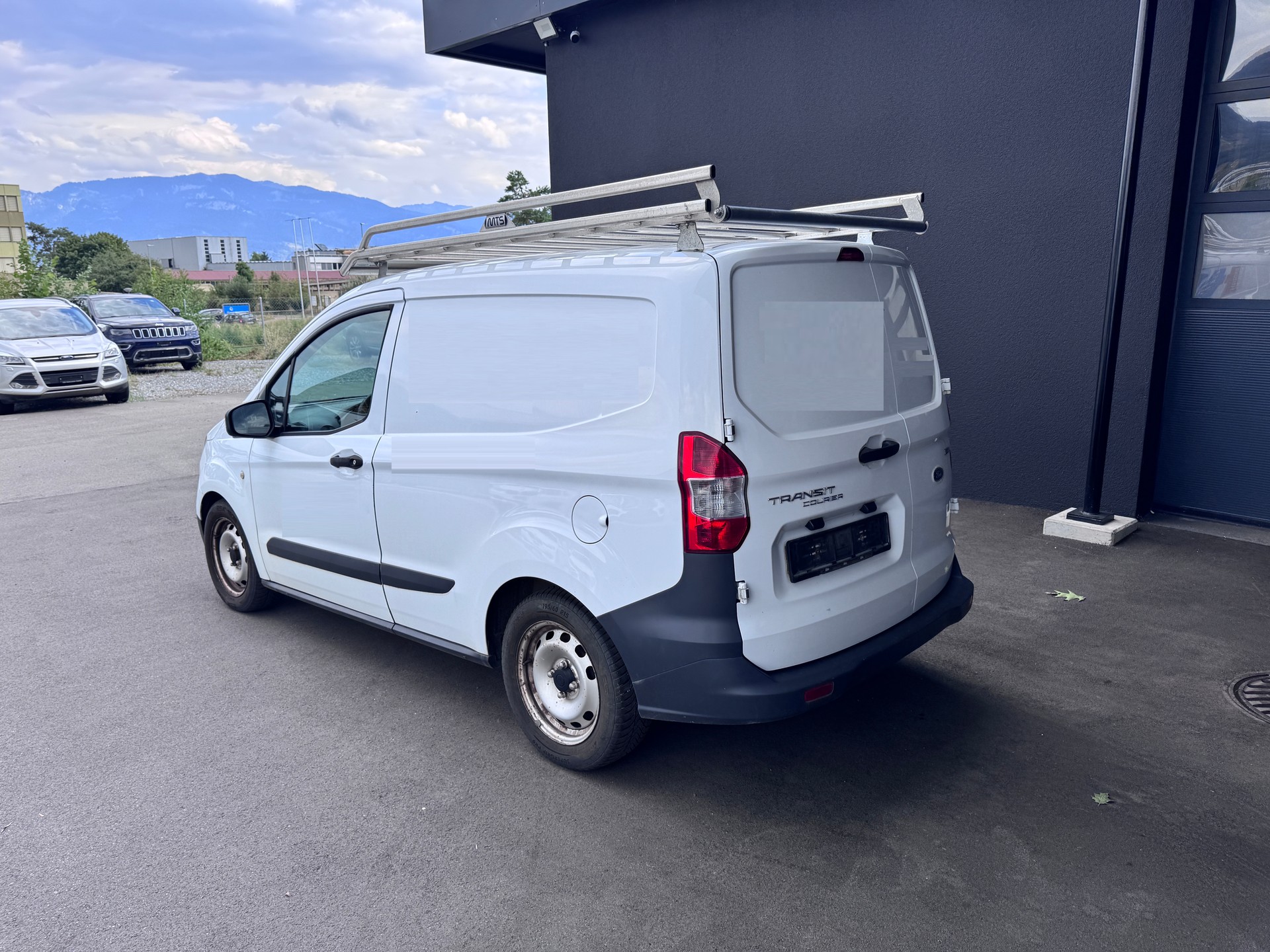 FORD Transit Courier Van 1.0 EcoBoost Ambiente-image-3