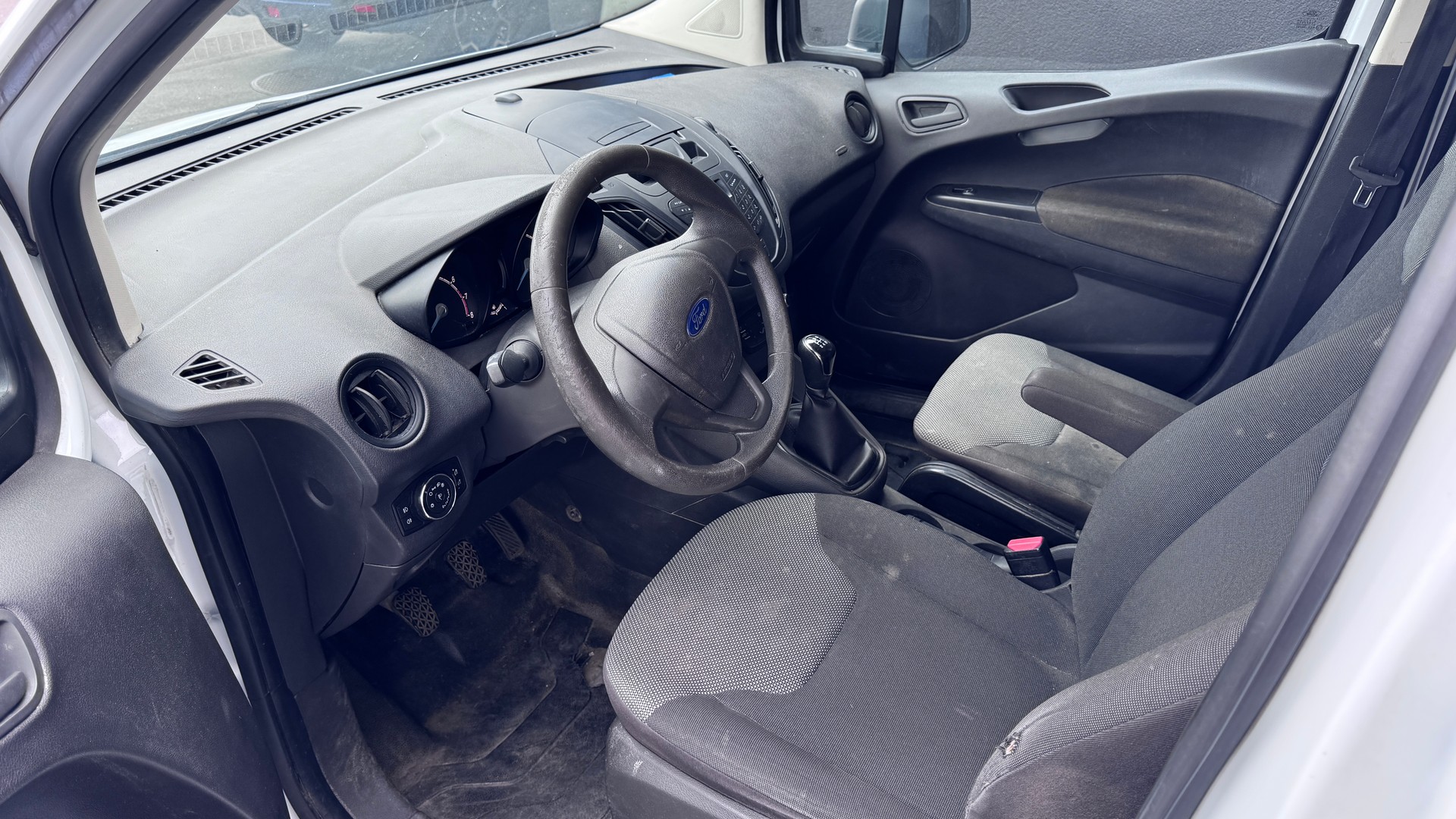 FORD Transit Courier Van 1.0 EcoBoost Ambiente-image-8