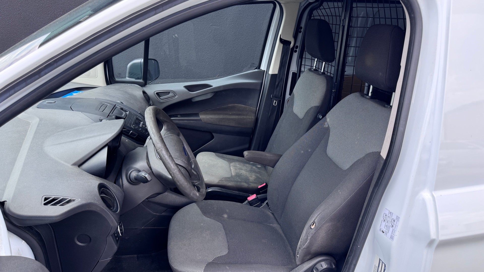 FORD Transit Courier Van 1.0 EcoBoost Ambiente-image-9
