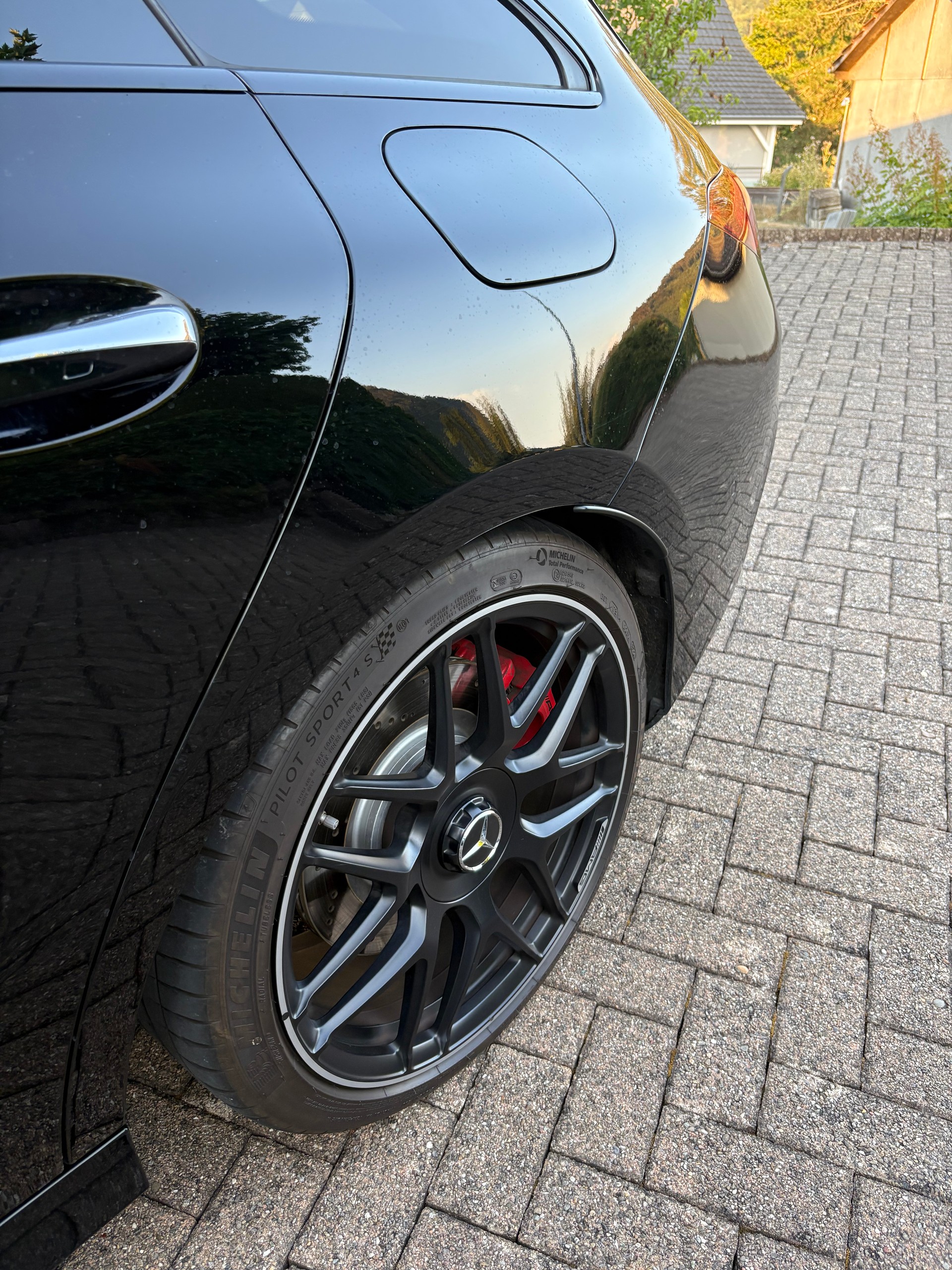 MERCEDES-BENZ CLA 45 S AMG 4matic+-image-4