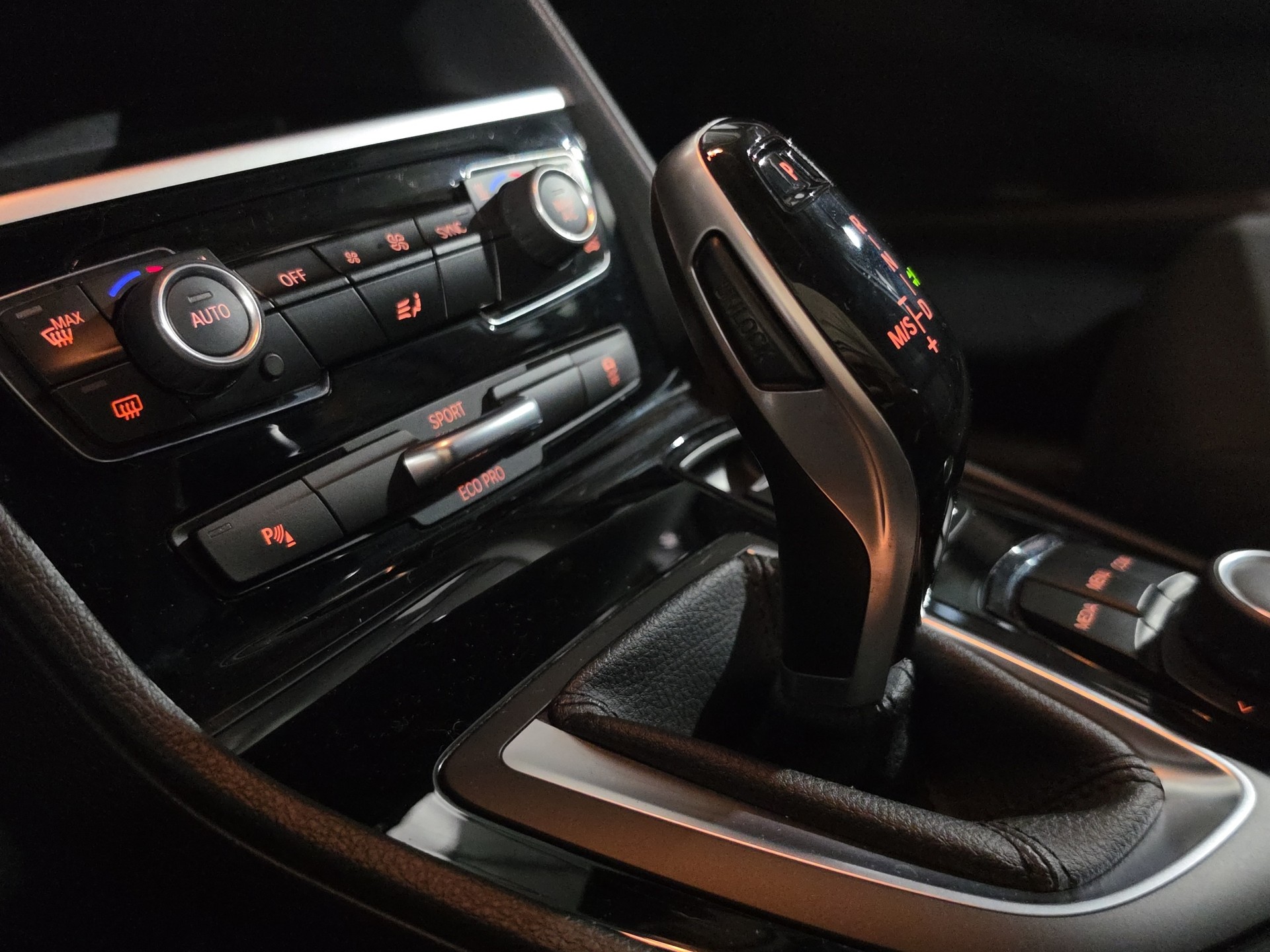 BMW 218i Active Tourer DKG-image-14