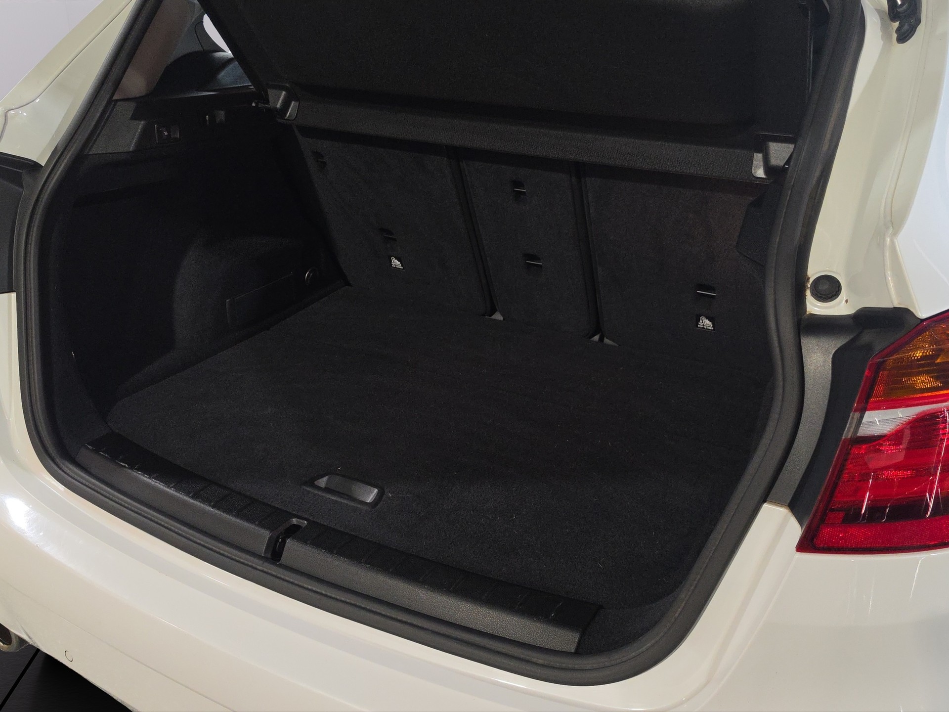 BMW 218i Active Tourer DKG-image-18