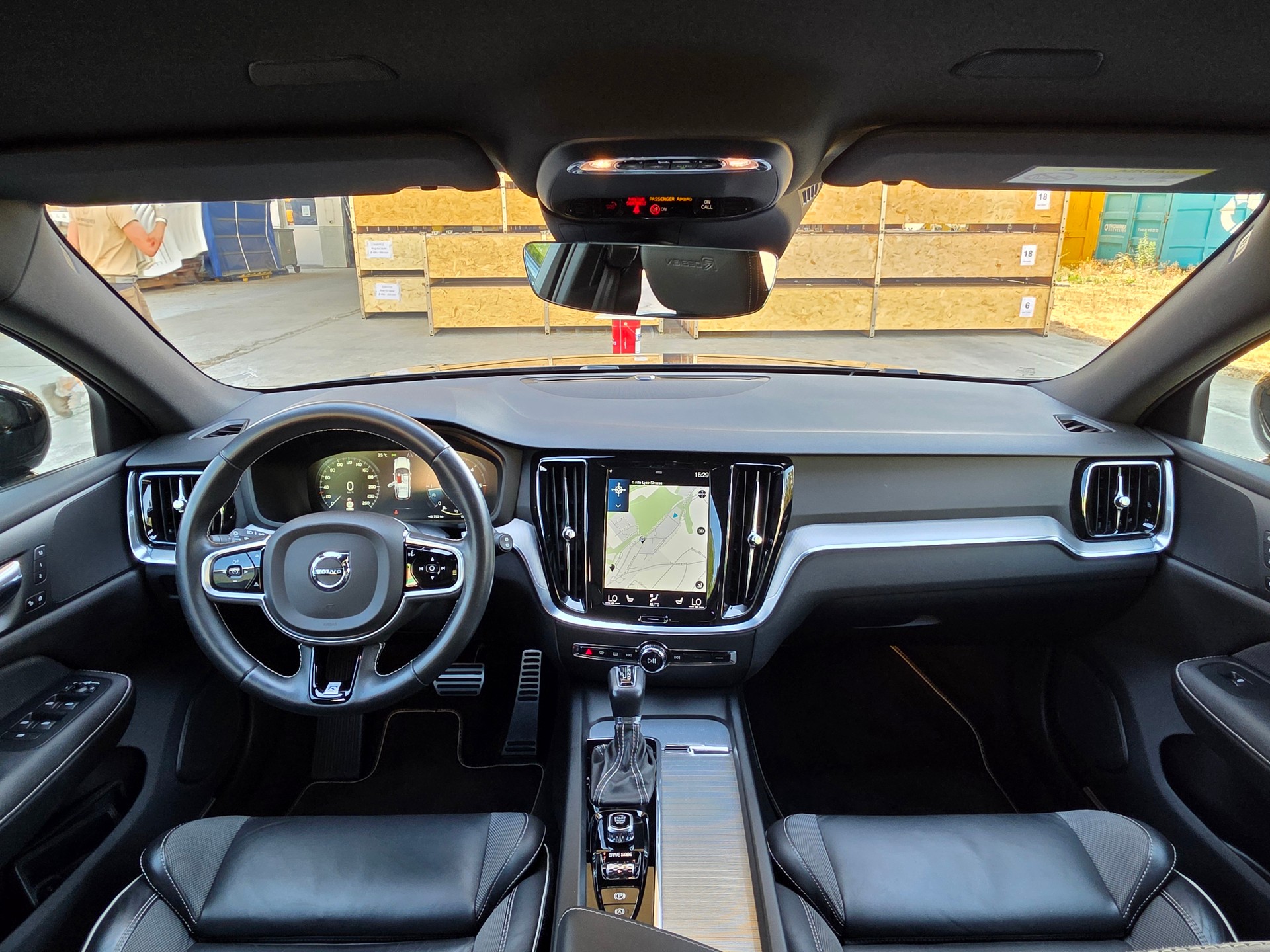 VOLVO V60 D3 AWD R-Design Geartronic / Neu ab Mfk.-image-10
