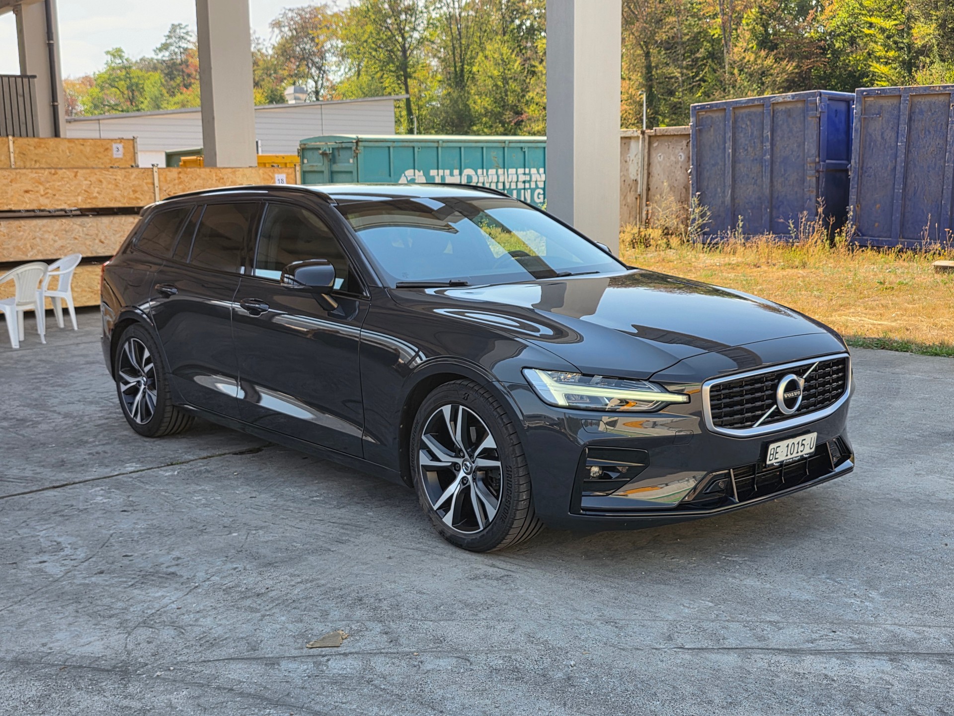 VOLVO V60 D3 AWD R-Design Geartronic / Neu ab Mfk.-image-0