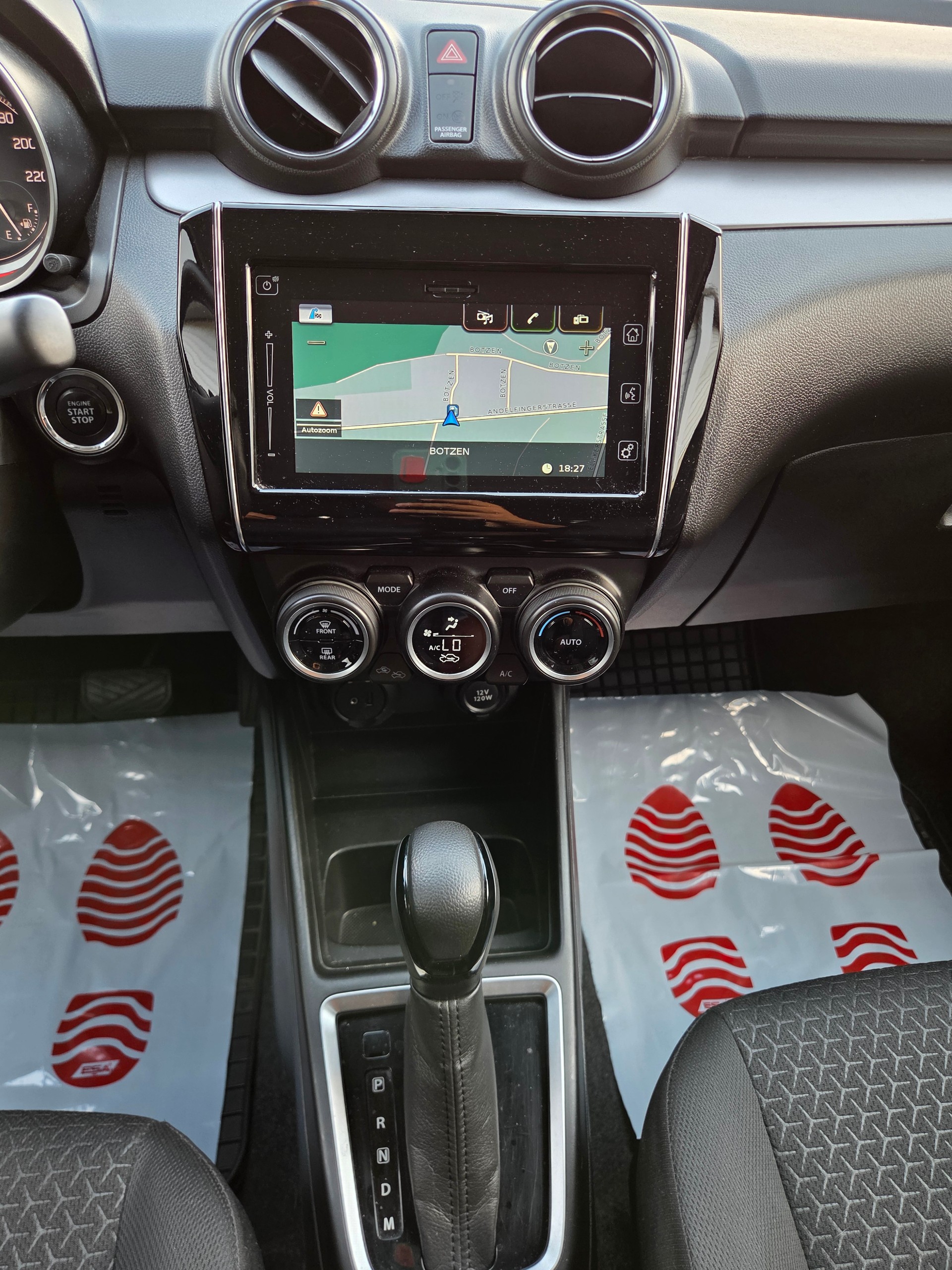 TOYOTA Yaris 1.5 VVT-i Hybrid Premium e-CVT-image-9