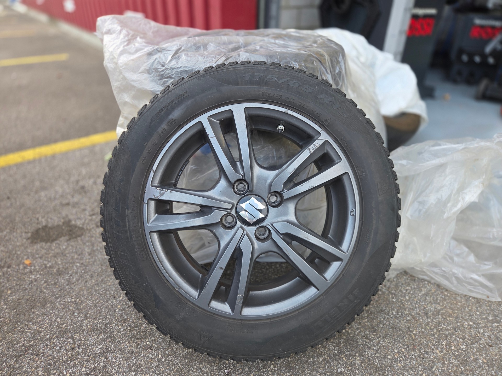 TOYOTA Yaris 1.5 VVT-i Hybrid Premium e-CVT-image-14
