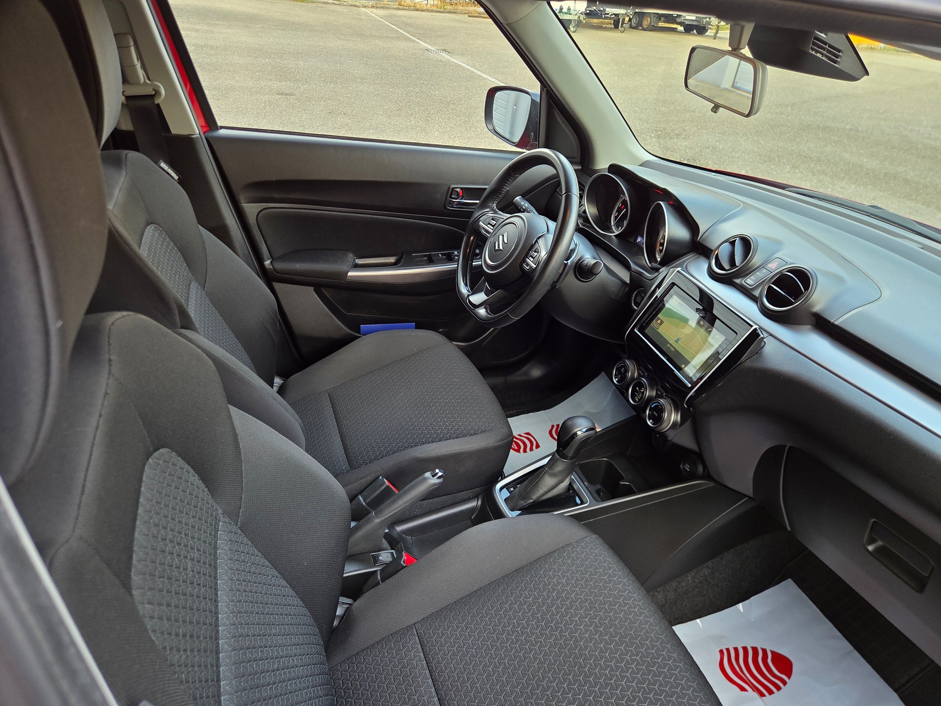 TOYOTA Yaris 1.5 VVT-i Hybrid Premium e-CVT-image-10