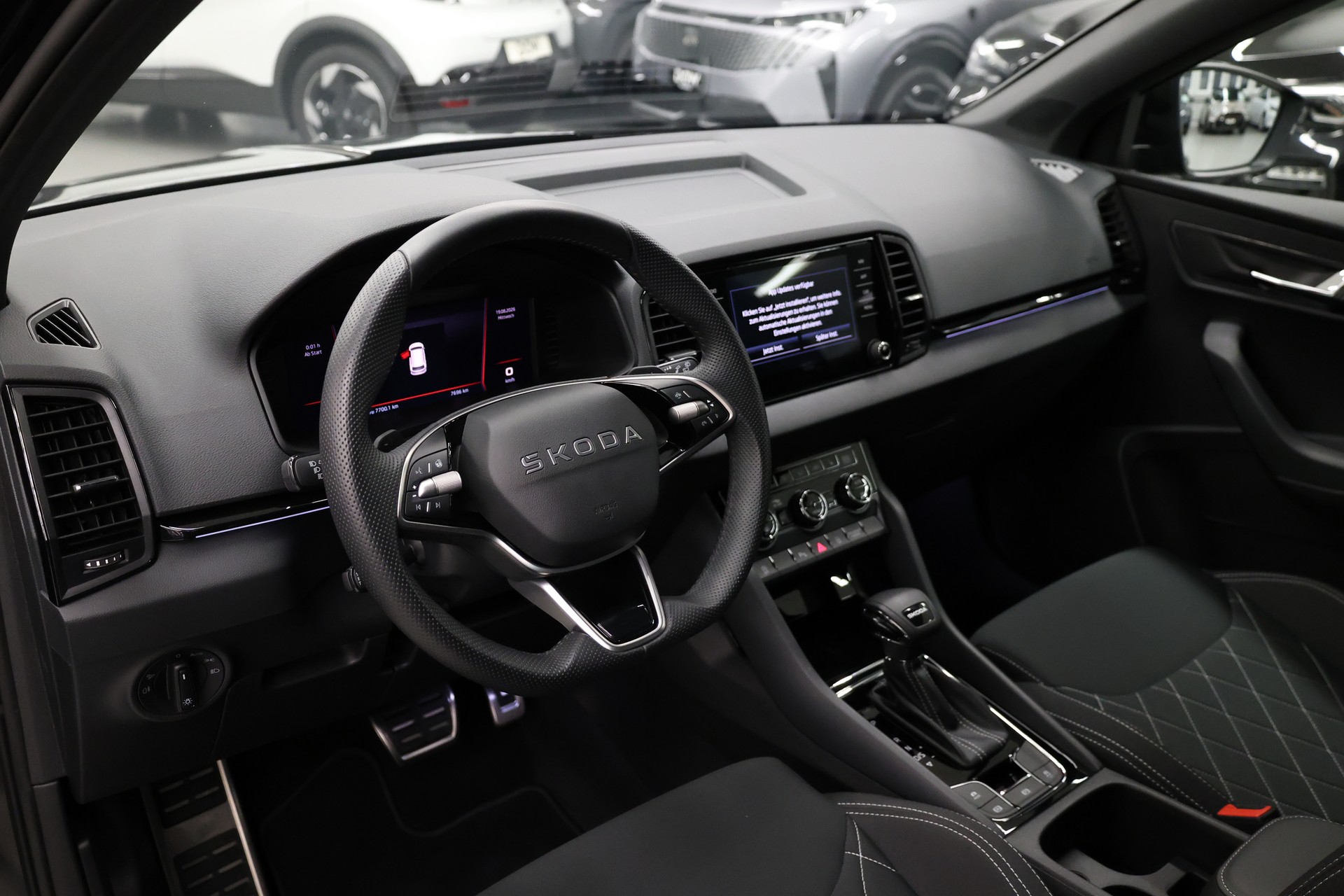 SKODA Karoq 1.5 TSI SportLine DSG-image-16