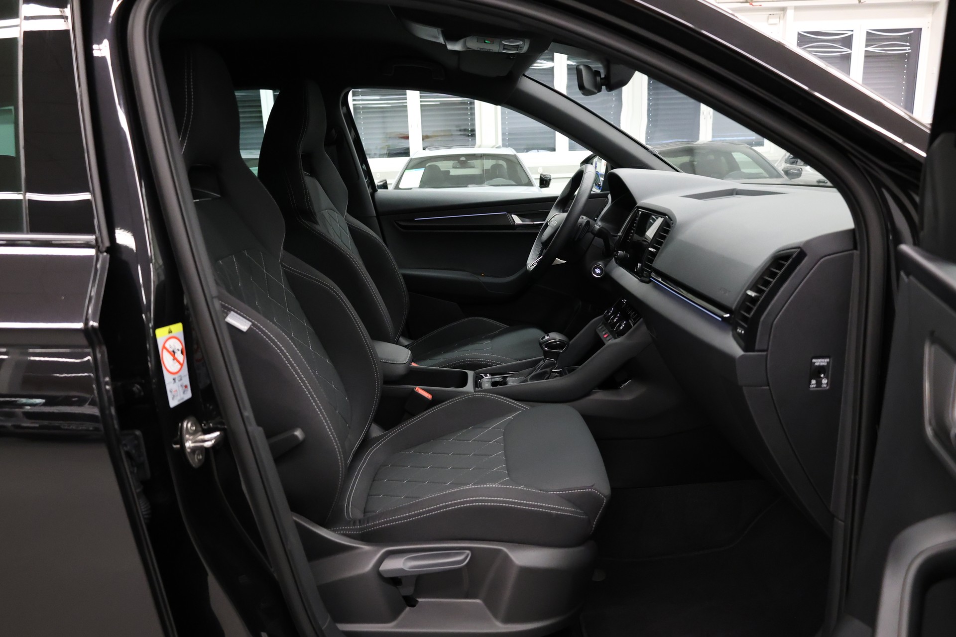 SKODA Karoq 1.5 TSI SportLine DSG-image-15