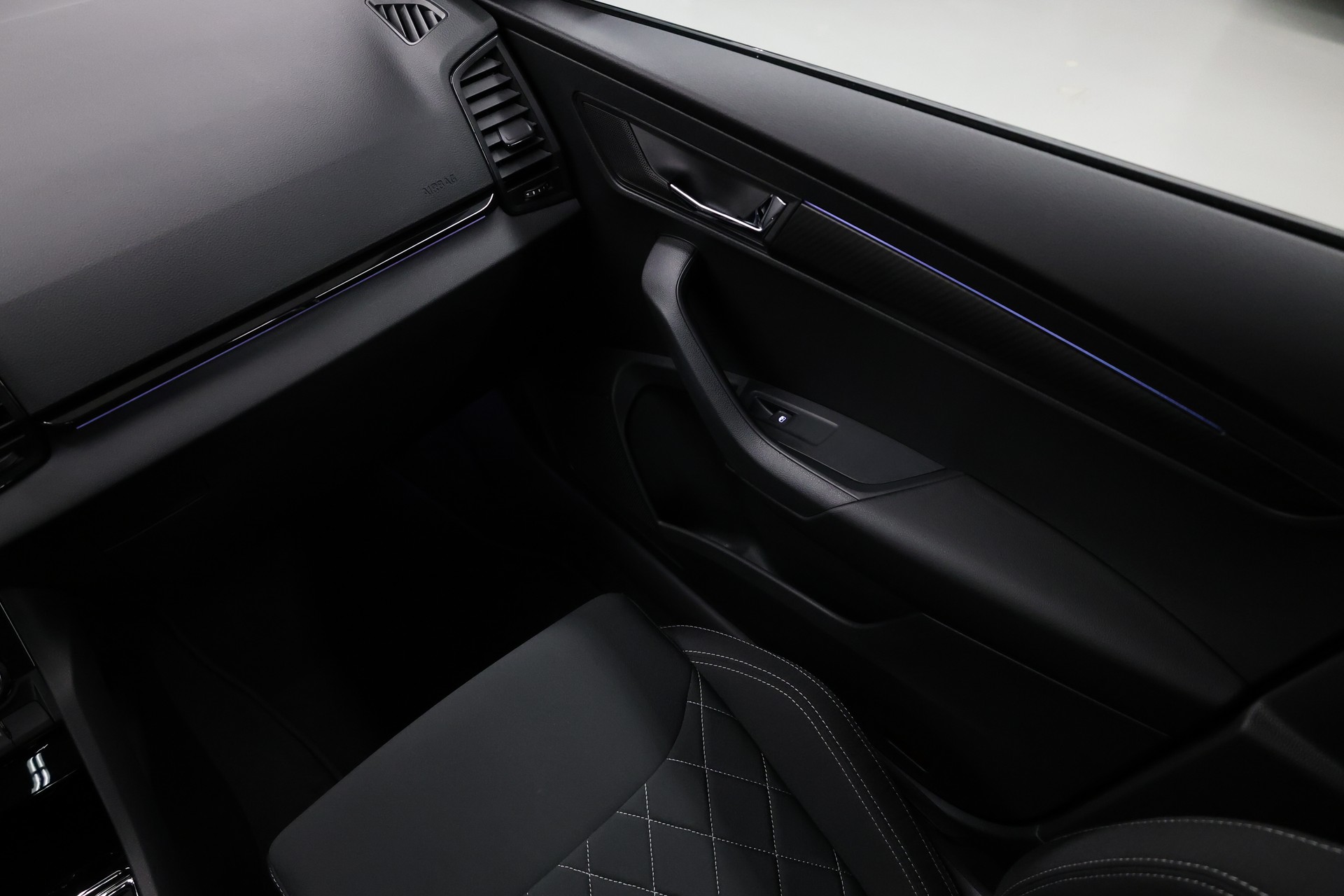 SKODA Karoq 1.5 TSI SportLine DSG-image-21