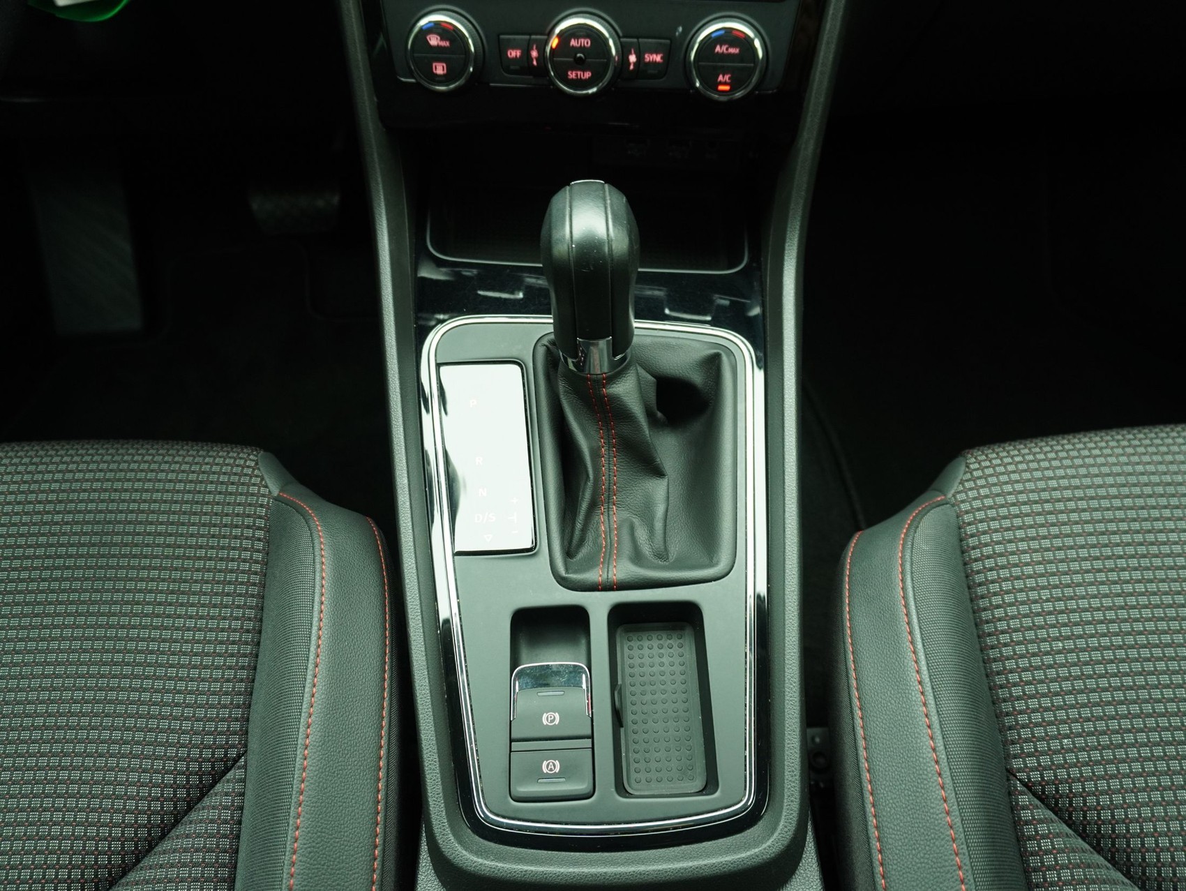 SEAT Leon 2.0 TSI DSG FR-image-14