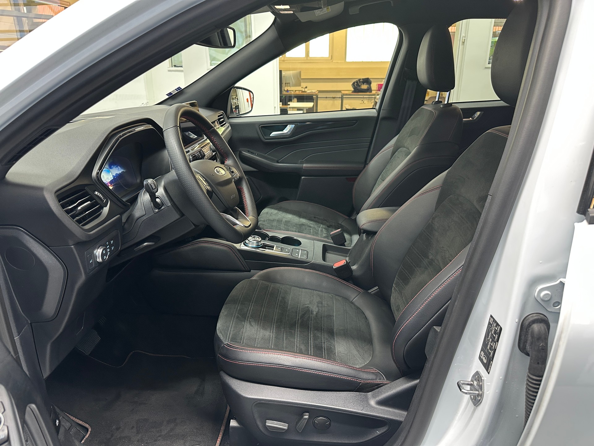 FORD Kuga 2.5 FHEV ST-Line X 4WD-image-7
