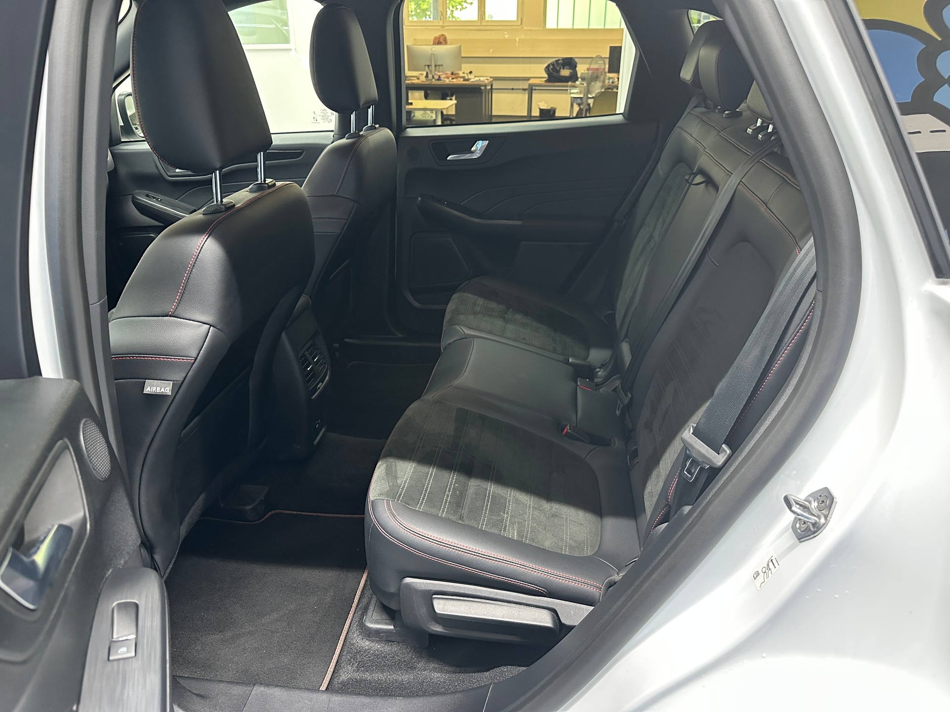 FORD Kuga 2.5 FHEV ST-Line X 4WD-image-8