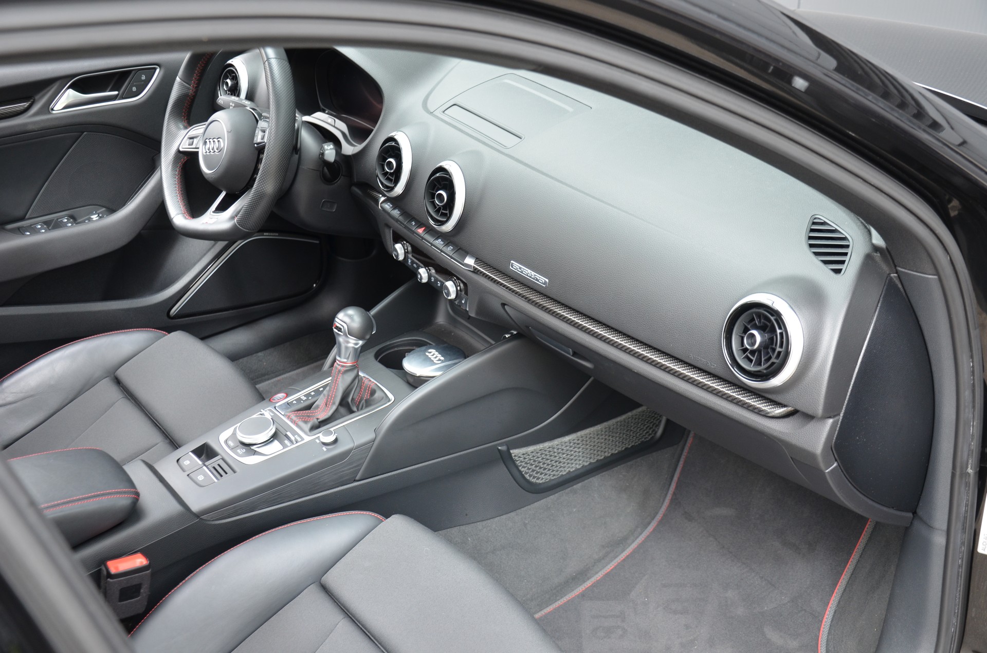AUDI S3 Sportback 2.0 TFSI quattro S-tronic-image-10