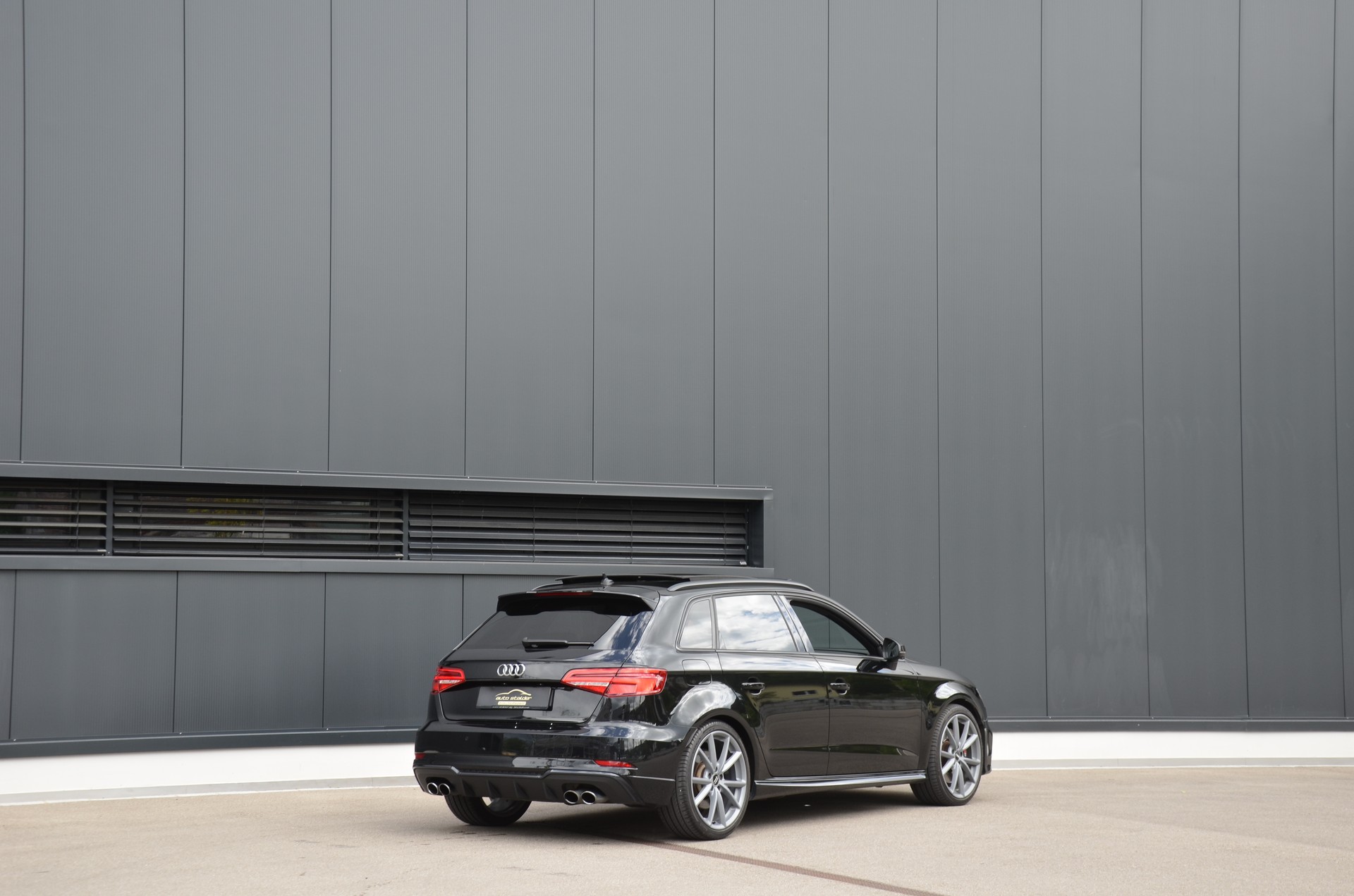 AUDI S3 Sportback 2.0 TFSI quattro S-tronic-image-2