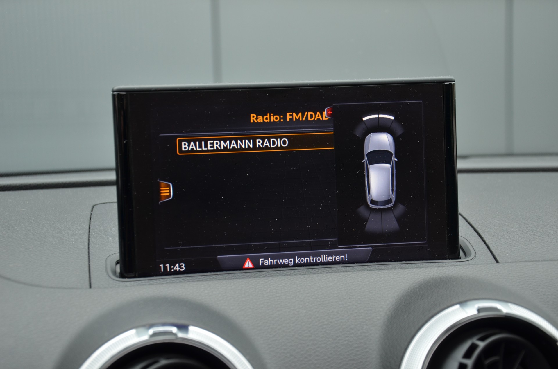 AUDI S3 Sportback 2.0 TFSI quattro S-tronic-image-17