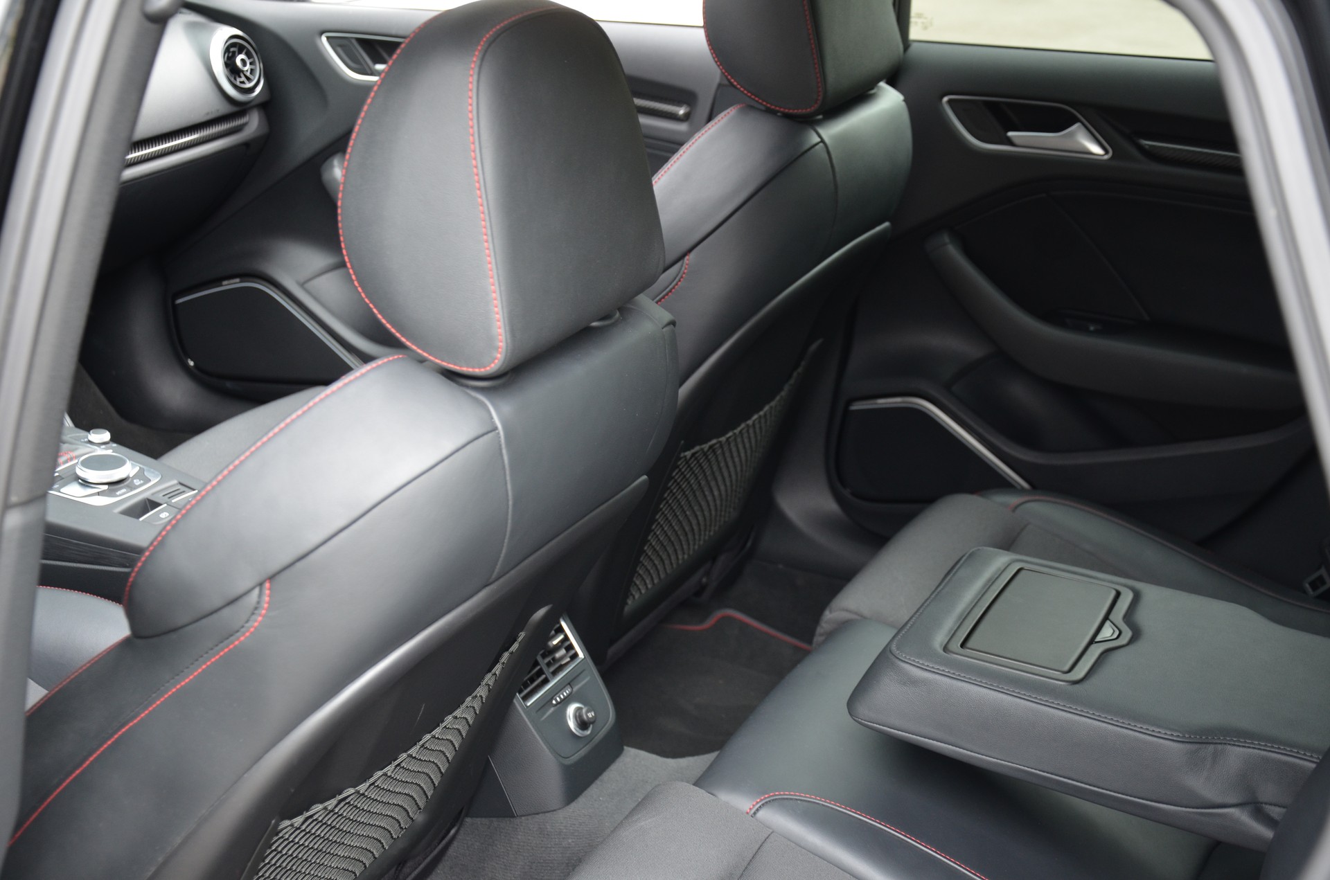 AUDI S3 Sportback 2.0 TFSI quattro S-tronic-image-12