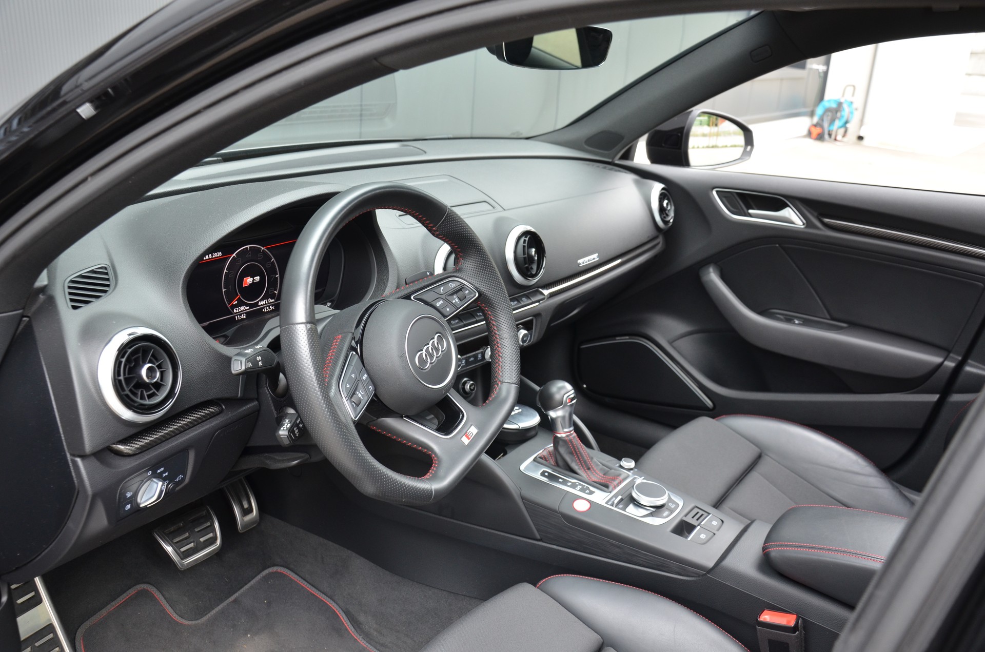 AUDI S3 Sportback 2.0 TFSI quattro S-tronic-image-13