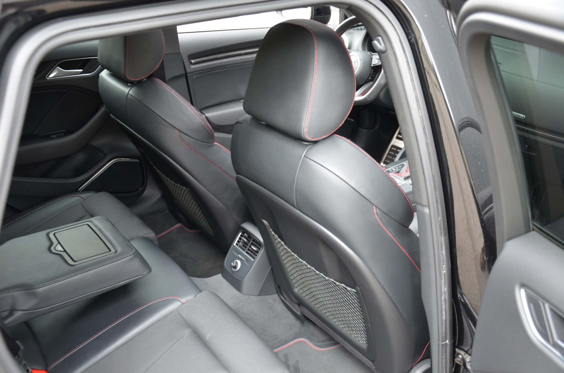 AUDI S3 Sportback 2.0 TFSI quattro S-tronic-image-11