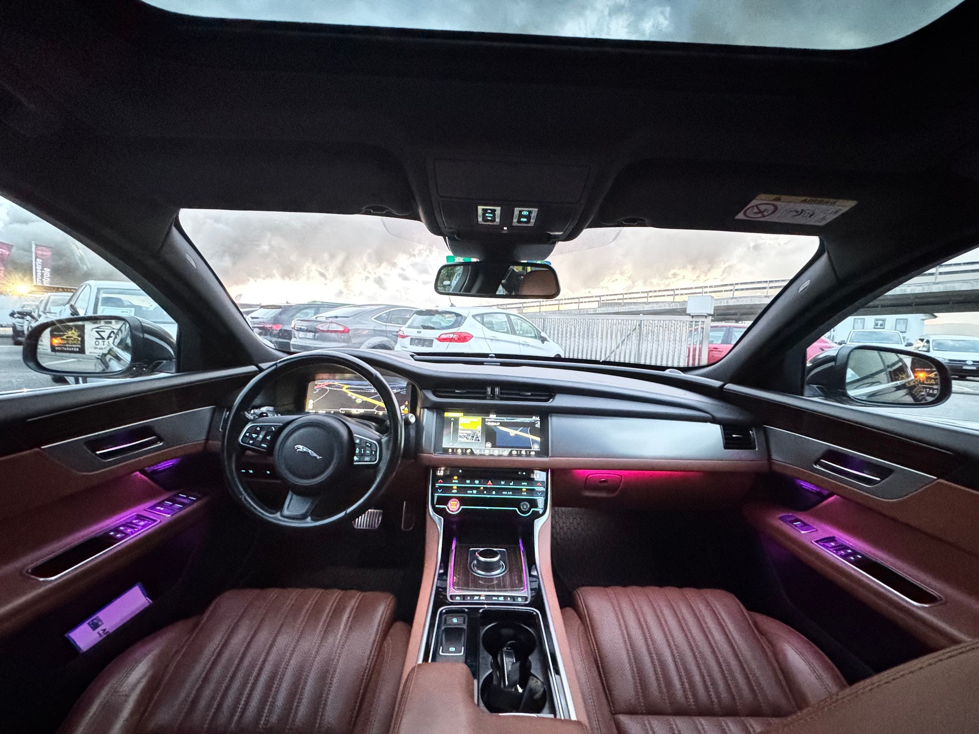 JAGUAR XF 20d Portfolio AWD Automatic expertiser du jour garantie 2 ans 🇨🇭-image-11
