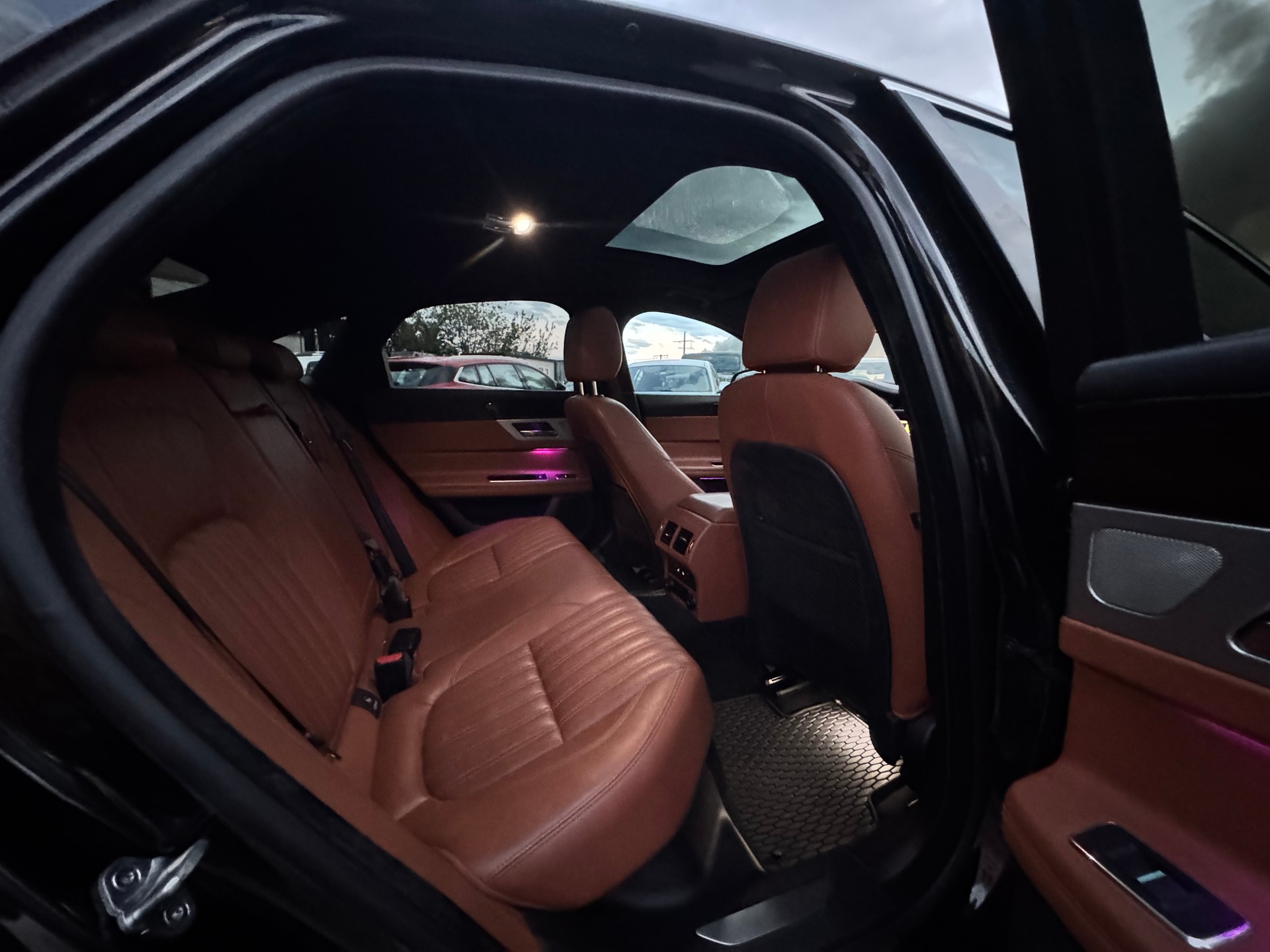 JAGUAR XF 20d Portfolio AWD Automatic expertiser du jour garantie 2 ans 🇨🇭-image-9